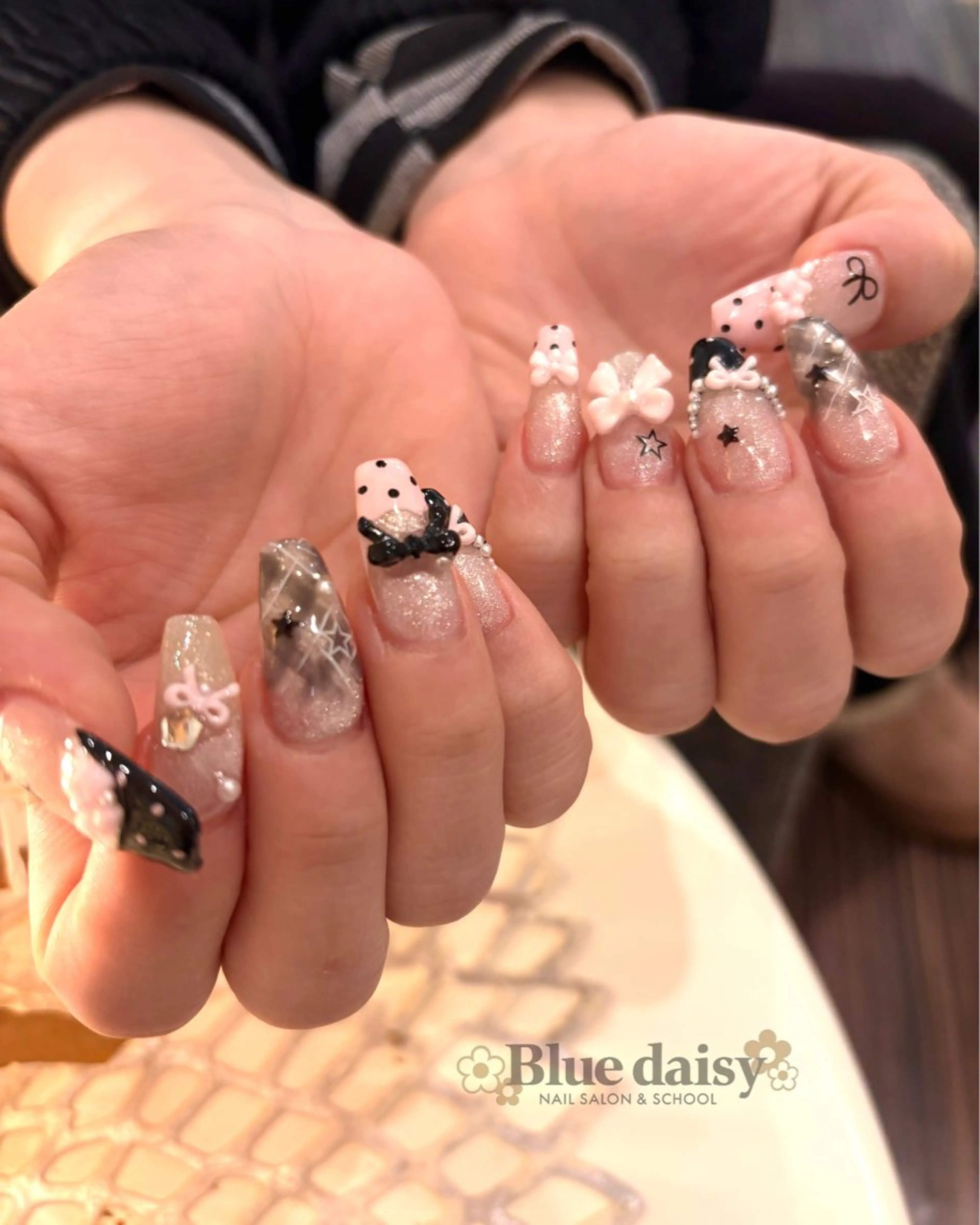 ネイル ジェルネイル ガーリー マグネットネイル 持ち込み パラジェル ハンドネイル Blue　daisy　栄本店 【ブルーデイジー】所属・Blue daisy 栄本店のネイルデザイン