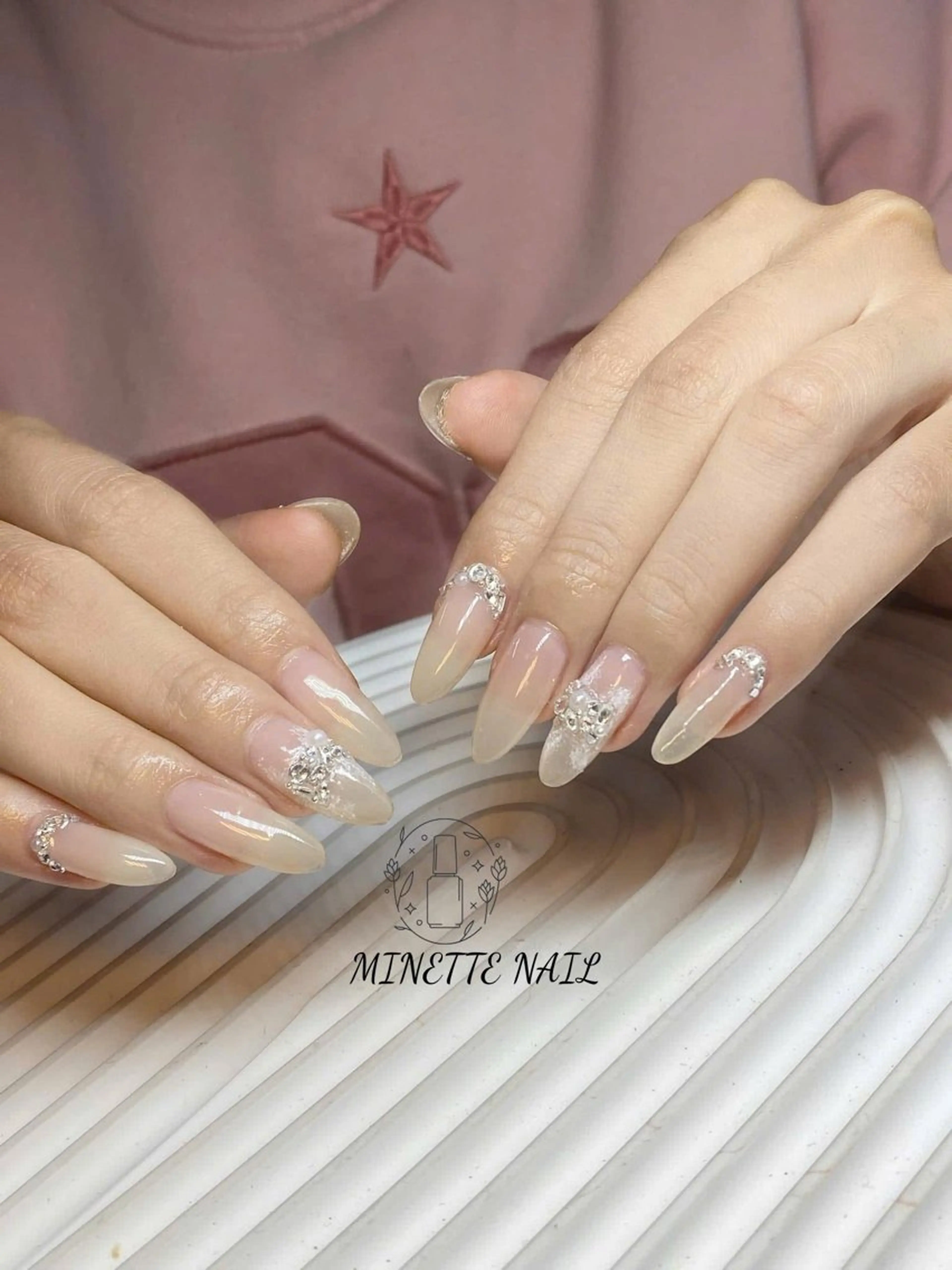 ネイル フレンチネイル ジェルネイル ゴージャス マグネットネイル 持ち込み Minette Nailのネイルデザイン