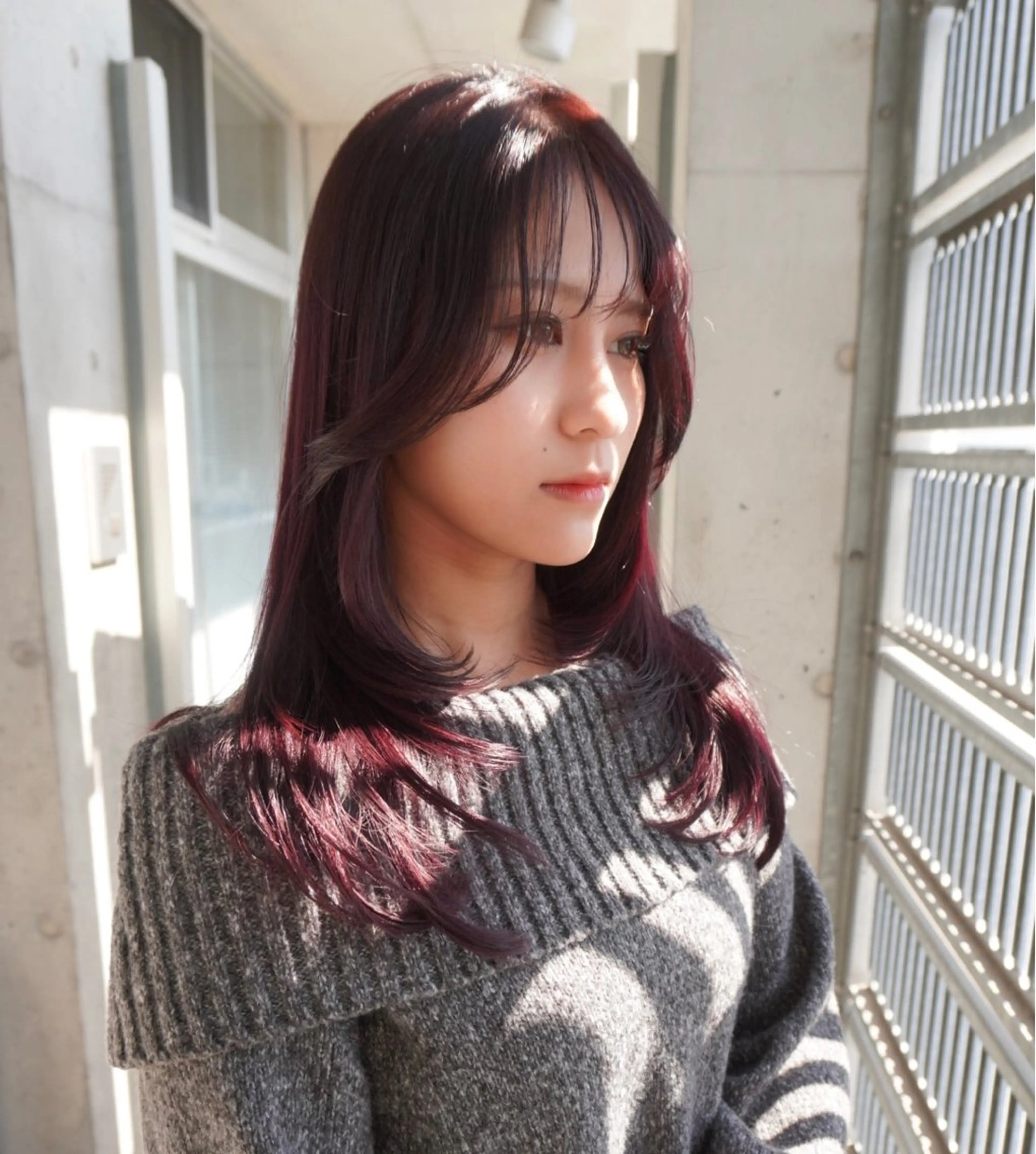 セミロング カラー レッドカラー HOLON池袋所属・ウルフカット ハッシュカット/七海のヘアスタイル