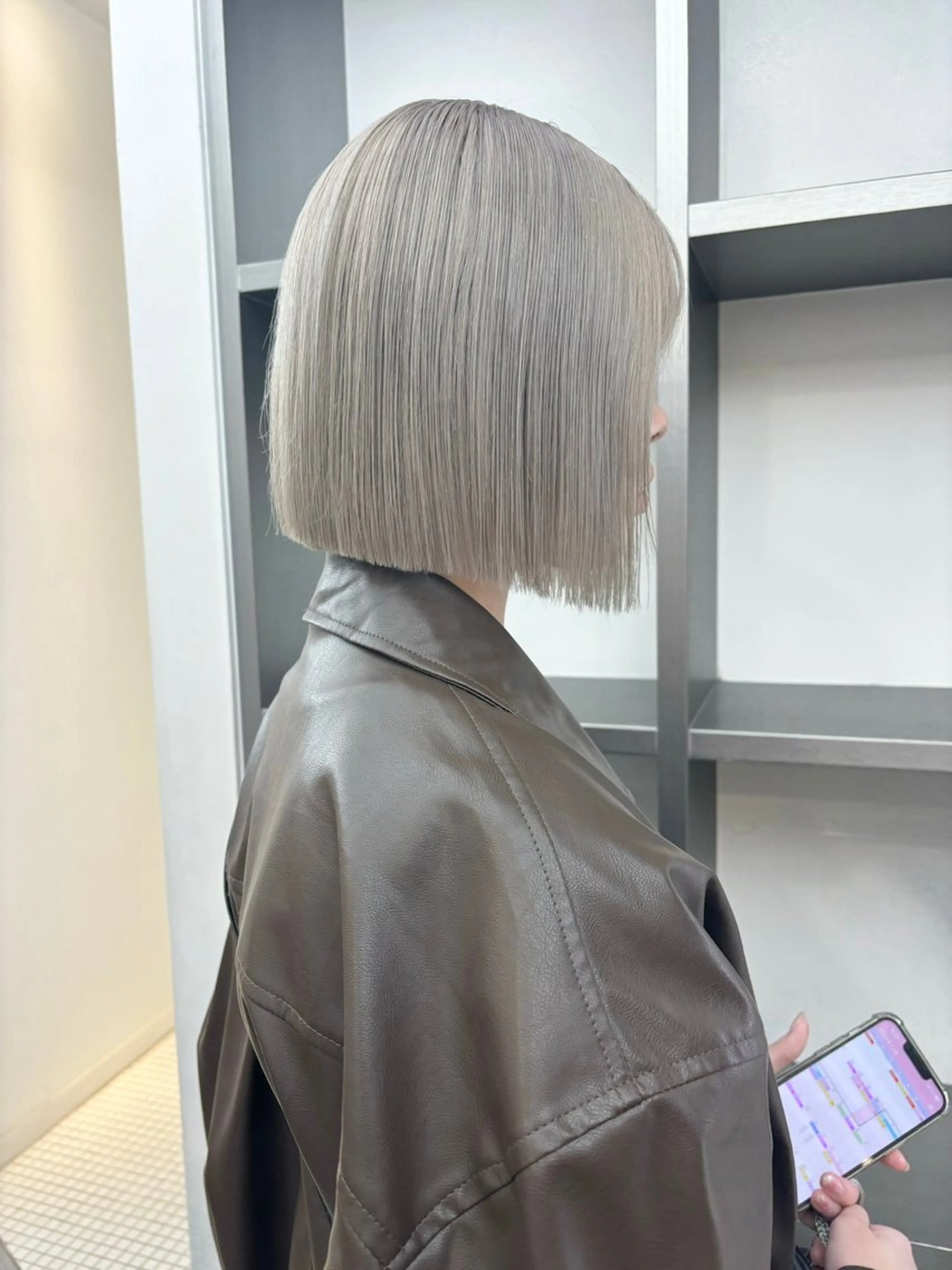 ミディアム カラー ヘアアレンジ ブリーチ 髪質改善 トリートメント 🎨ハイトーン/ 切りっぱなし みつきのヘアスタイル