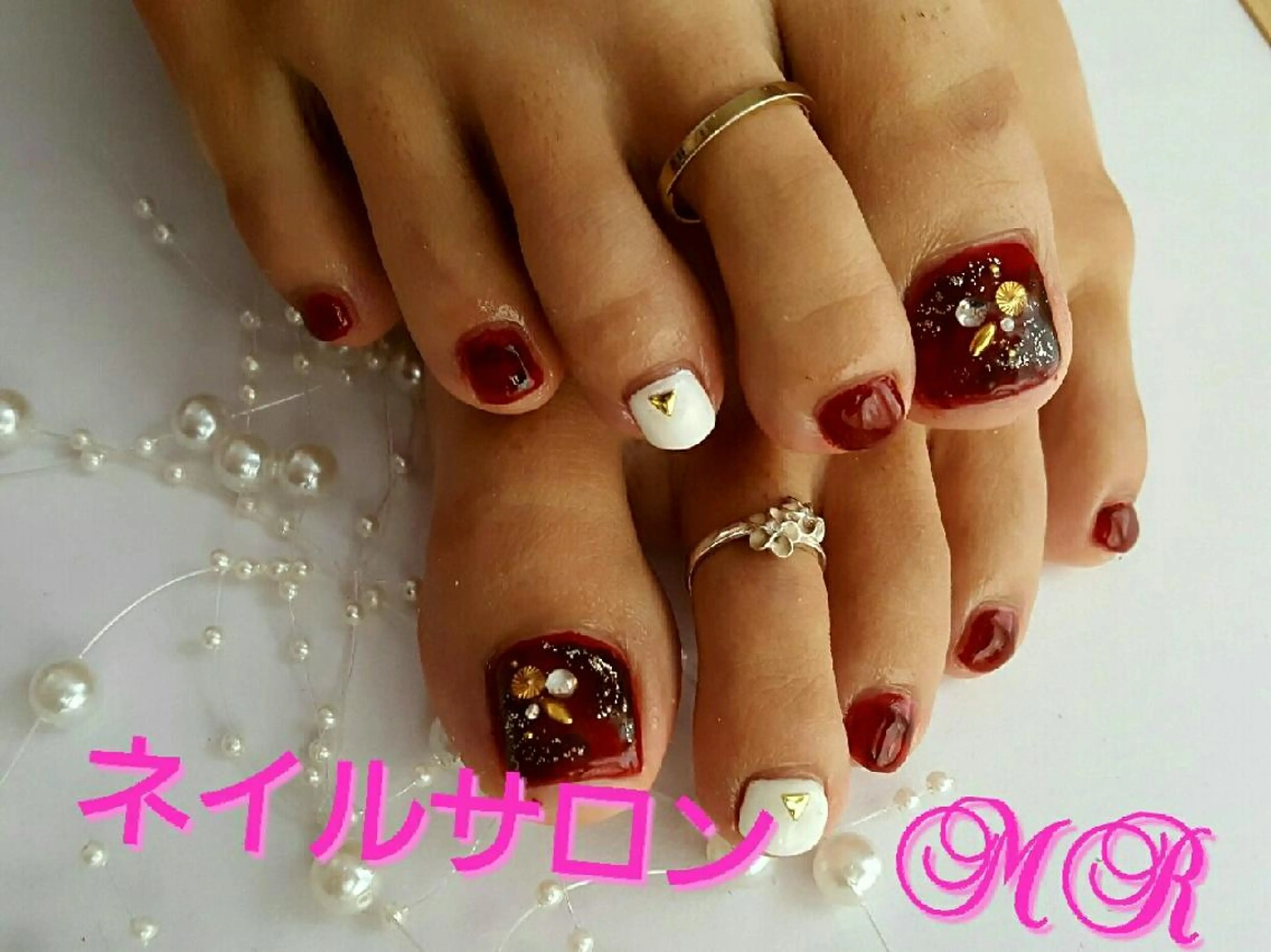ネイル アートネイル ボルドー フットネイル ジェルネイル ラメ(グリッター) Uchida meのネイルデザイン