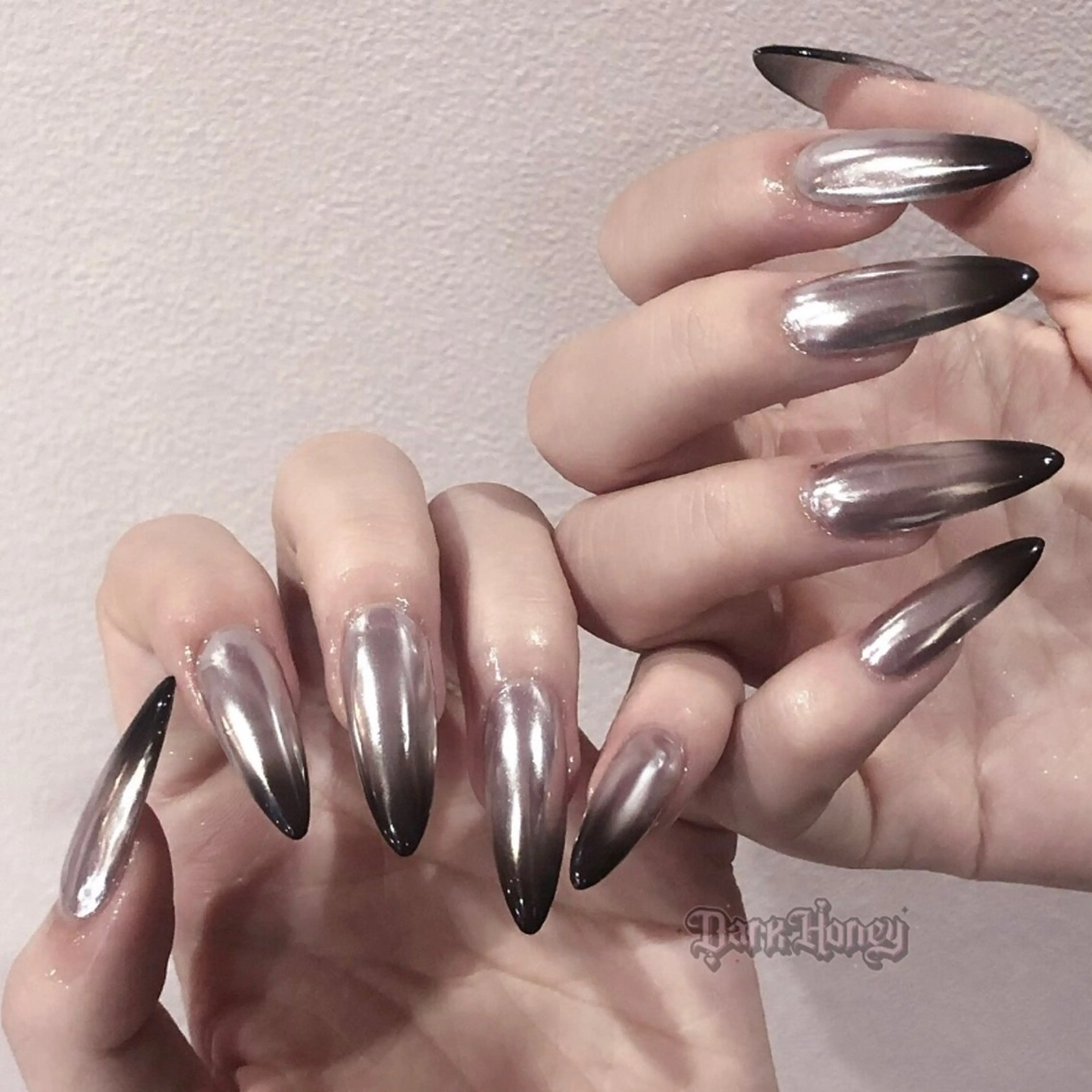 ネイル Dark Honey Susuのネイルデザイン