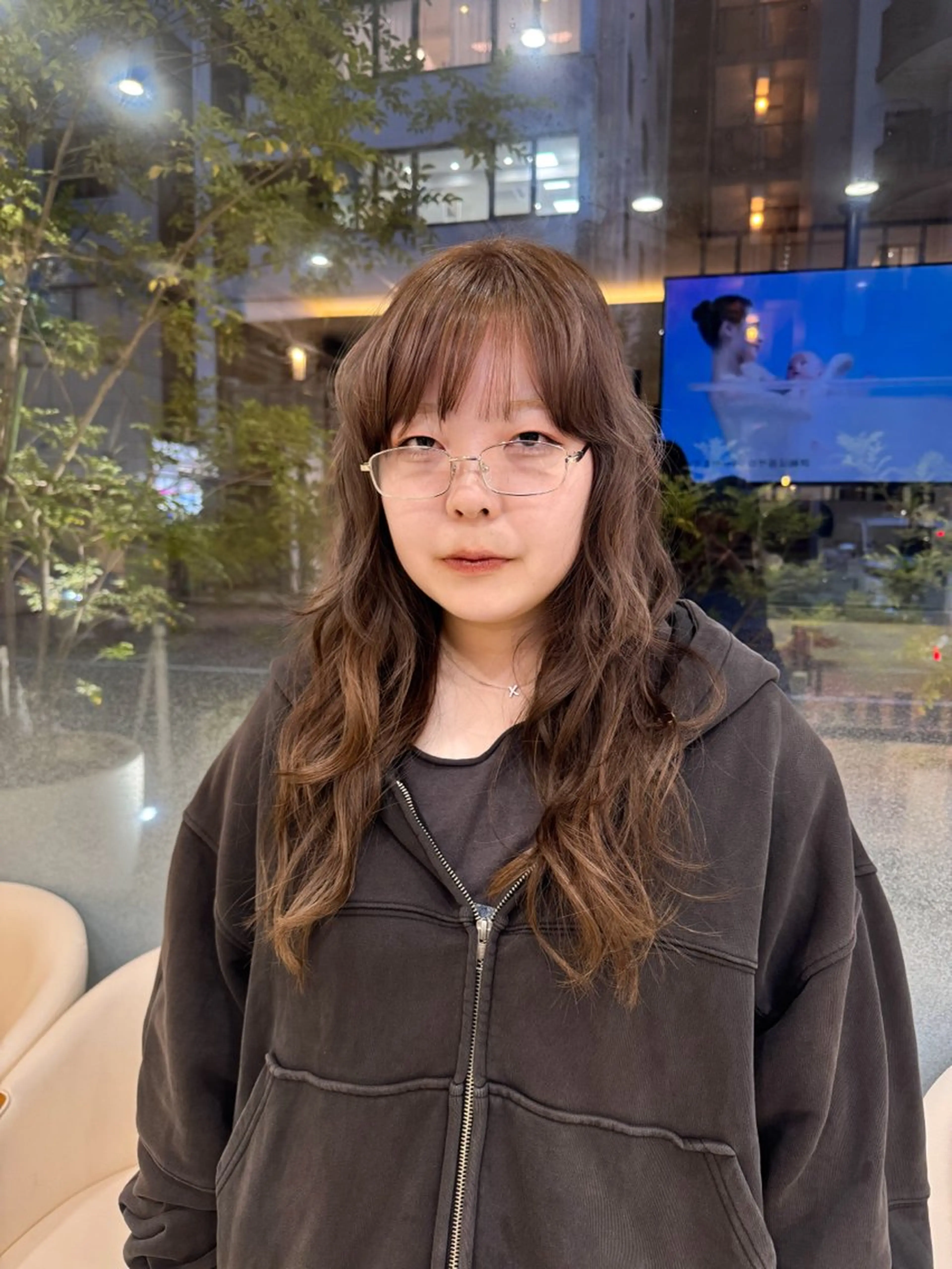 セミロング カラー グレージュ オリーブグレージュ オリーブグレー カット ヘアカラー トリートメント Seeknext // Rukaのヘアスタイル