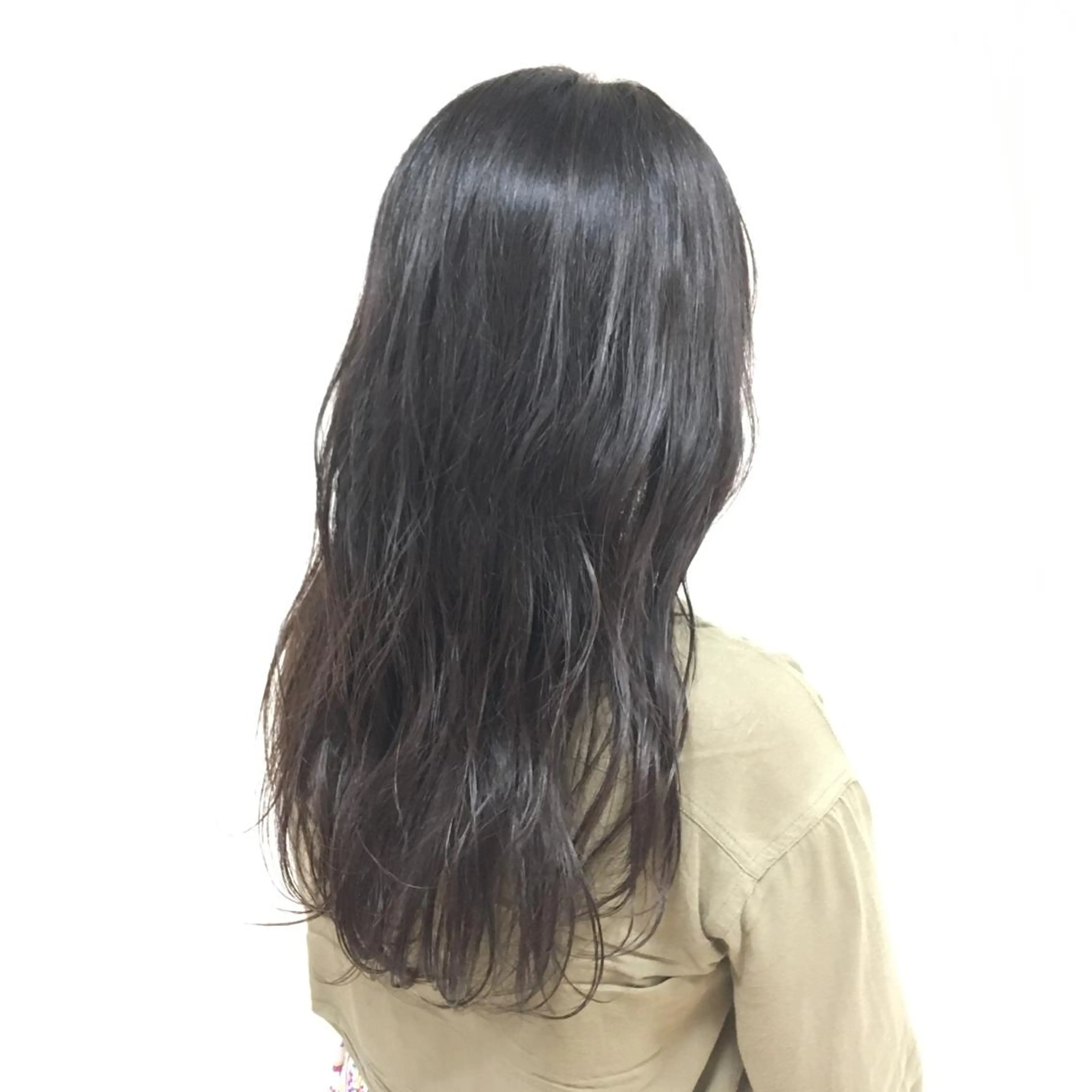 ロング カラー アッシュ ブリーチ グラデーションカラー パープルカラー パープルアッシュ 【Sweep】おじま のぞみのヘアスタイル