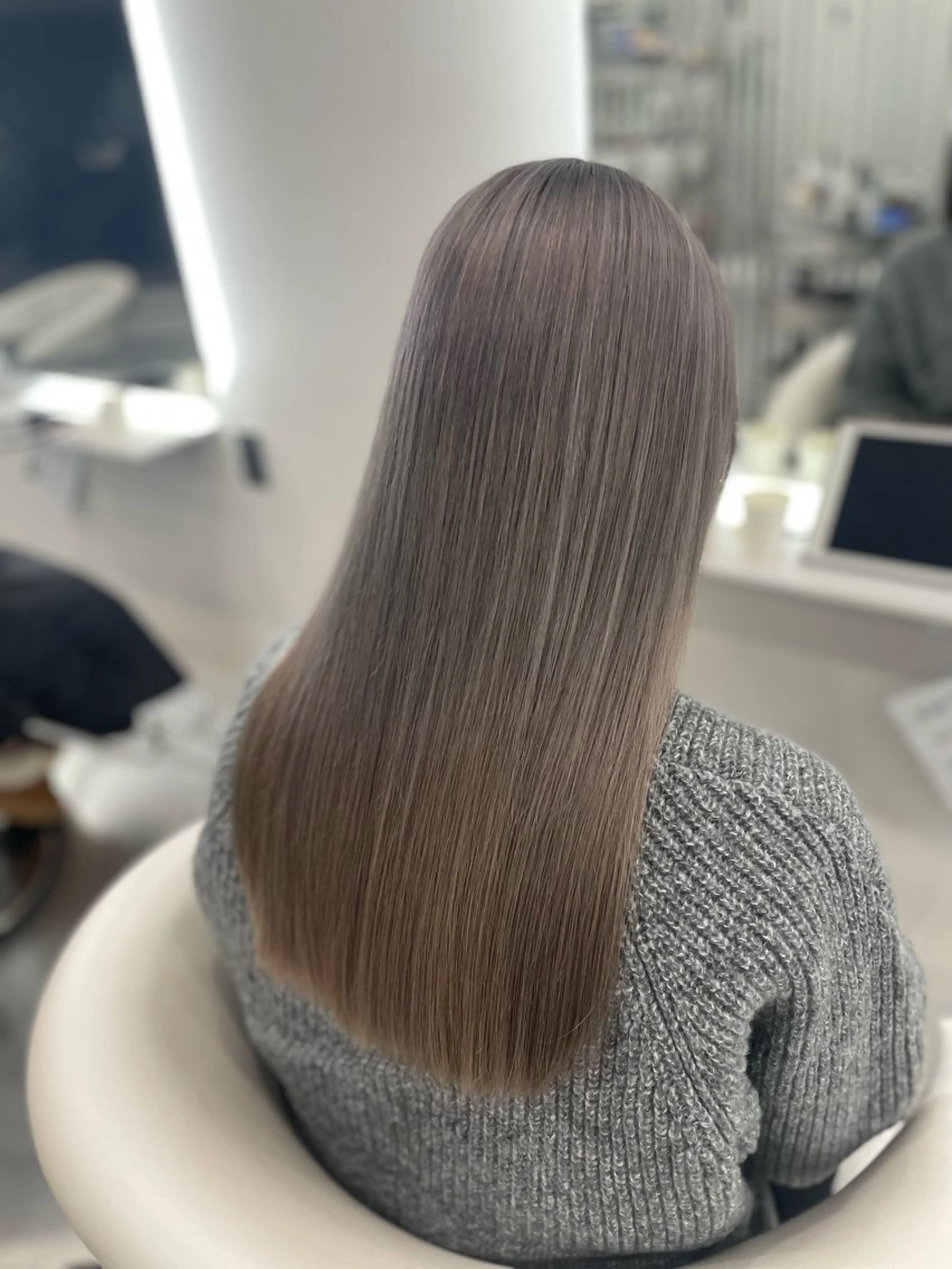 ダブルカラー(ブリーチリタッチ)🌈🌈🌈全頭ブリーチする場合、肩上1100円、肩下2200円の追加料金となります。の写真