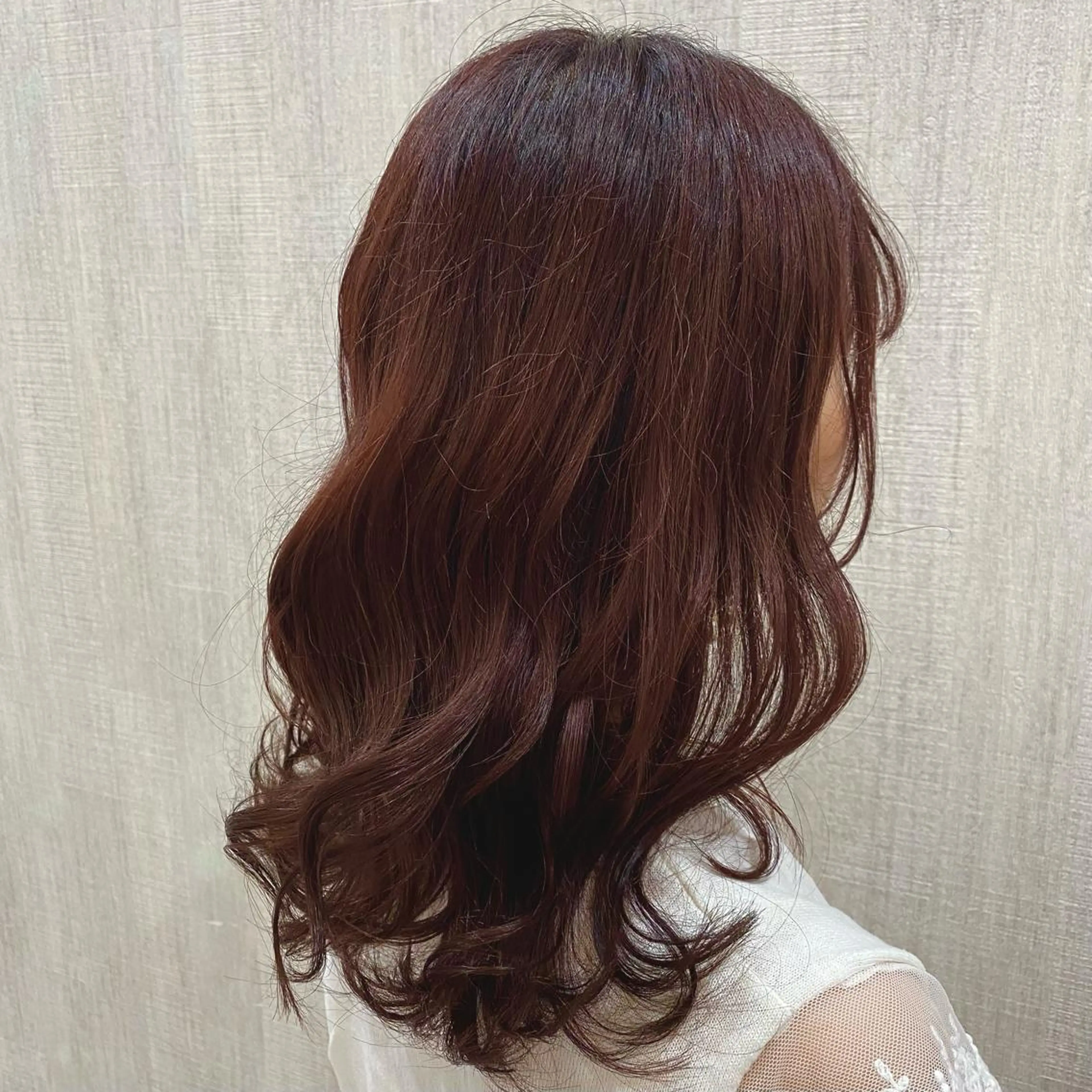 セミロング カラー カット ヘアカラー 🫧透け感⋆艶髪💎 山口アヤカのヘアスタイル