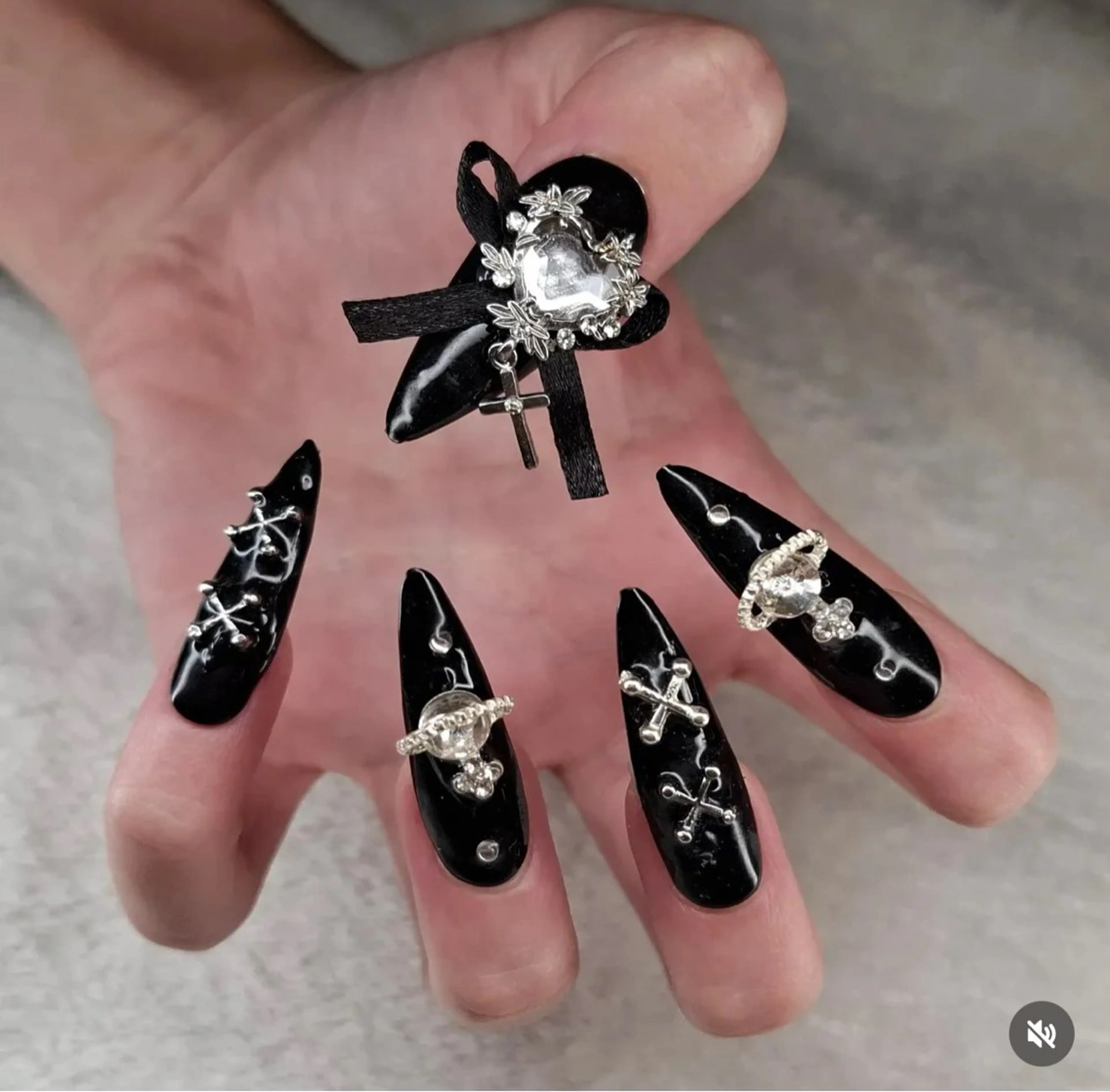 ネイル 成人式 キラキラネイル マグネットネイル ミラーネイル ニュアンスネイル ハンドネイル Lyna 池袋のネイルデザイン