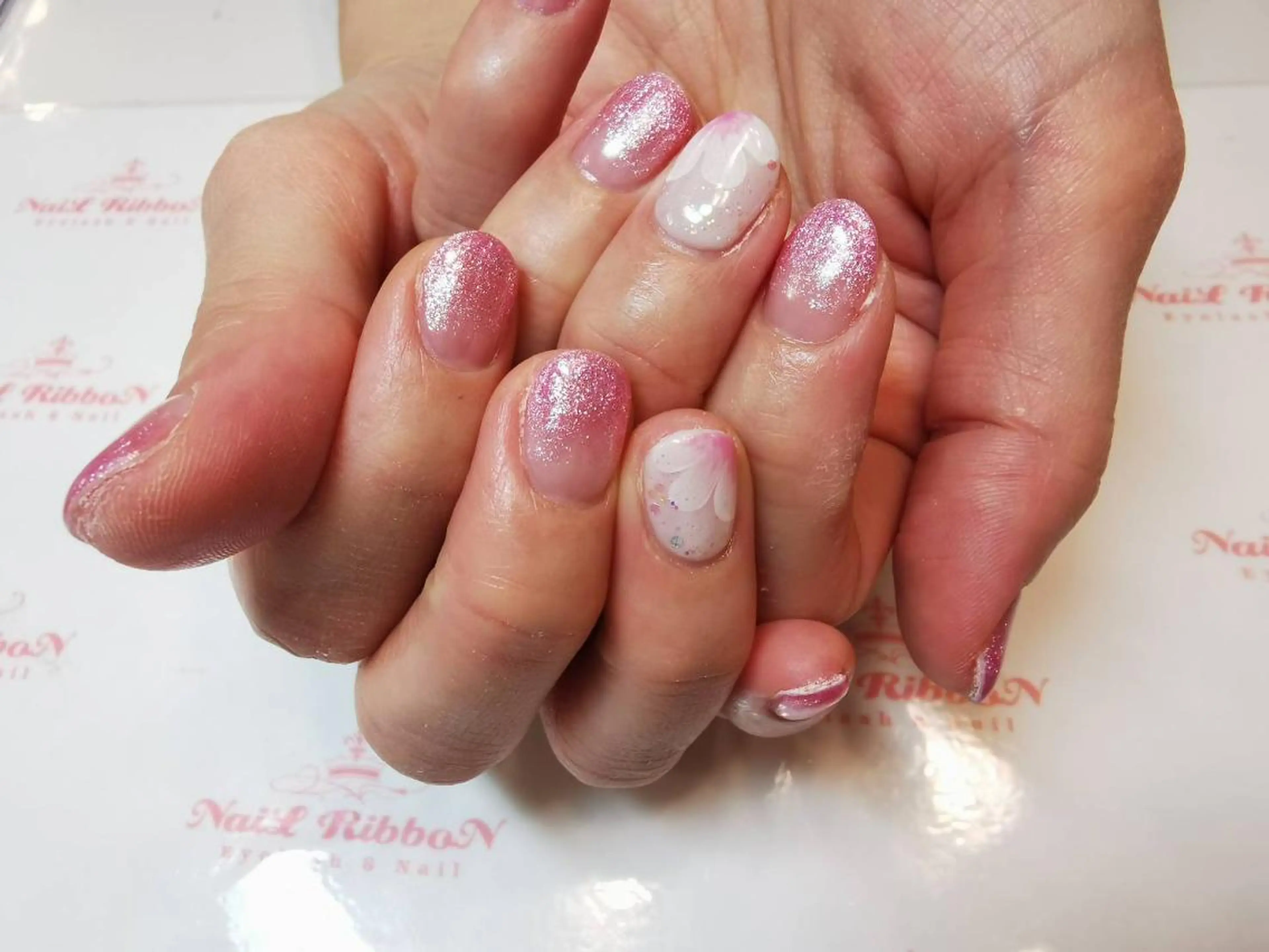 ネイル ネイルリボン 受付スタッフのネイルデザイン