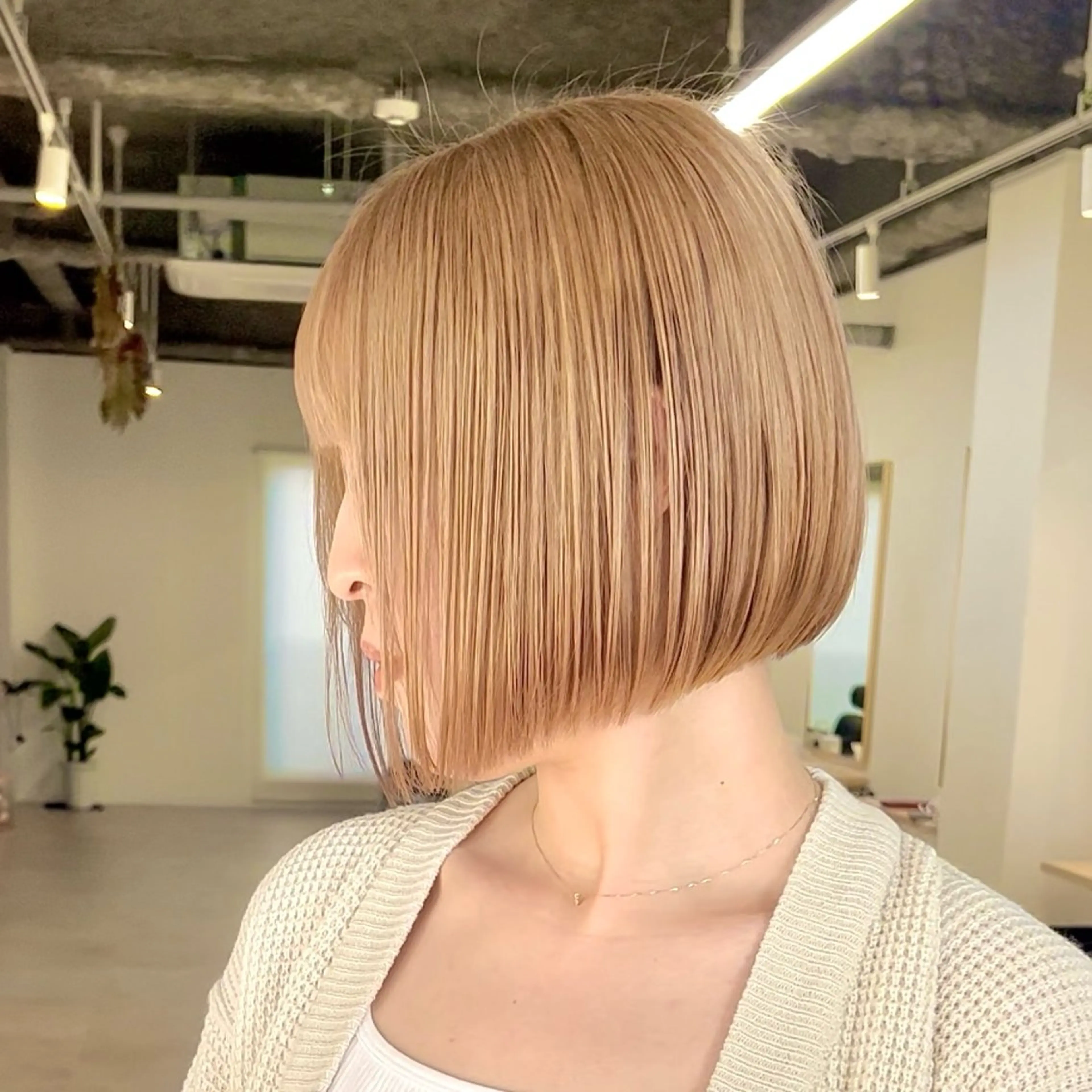 ショート カラー カット ヘアカラー トリートメント ボブ/韓国ボブ/ブリ ーチ/鈴木康平のヘアスタイル