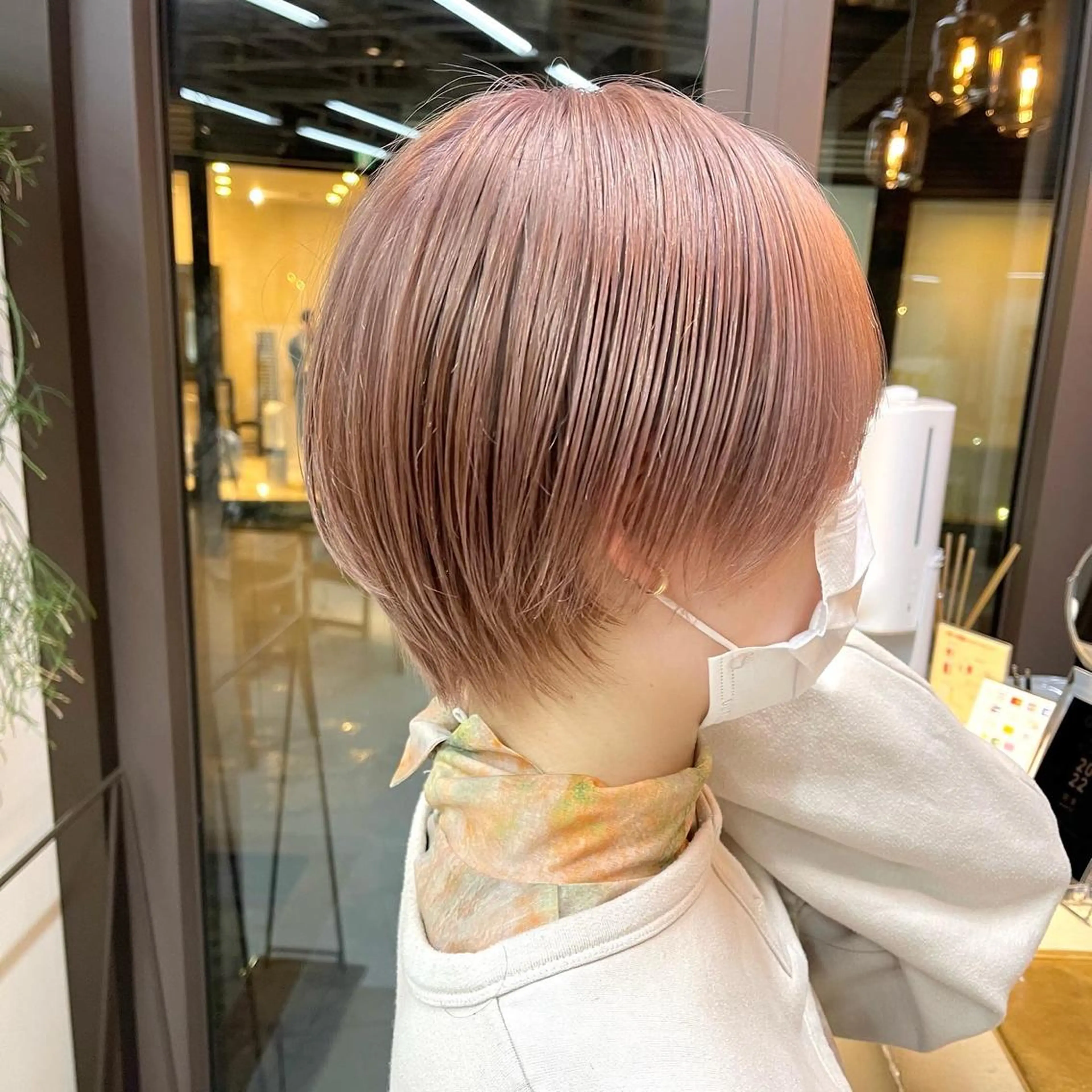 ショート カラー ベージュカラー ブリーチ ピンクカラー ピンクベージュ mee.urawa所属・似合わせショート×透 明感/やじまたかしのヘアスタイル