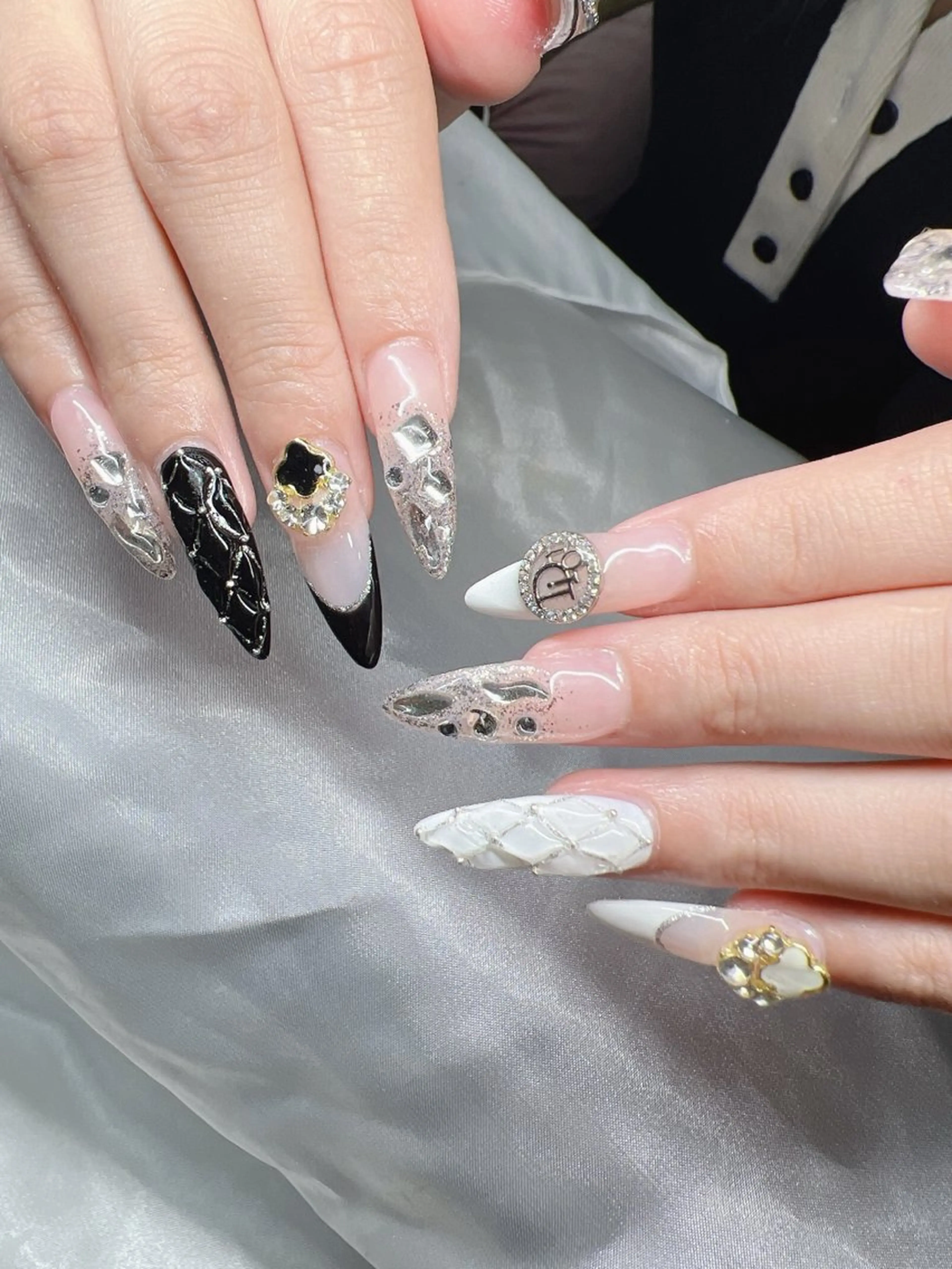 ネイル 長さ出し グラデーション 卒業式 キラキラネイル マグネットネイル Lee Nailsのネイルデザイン