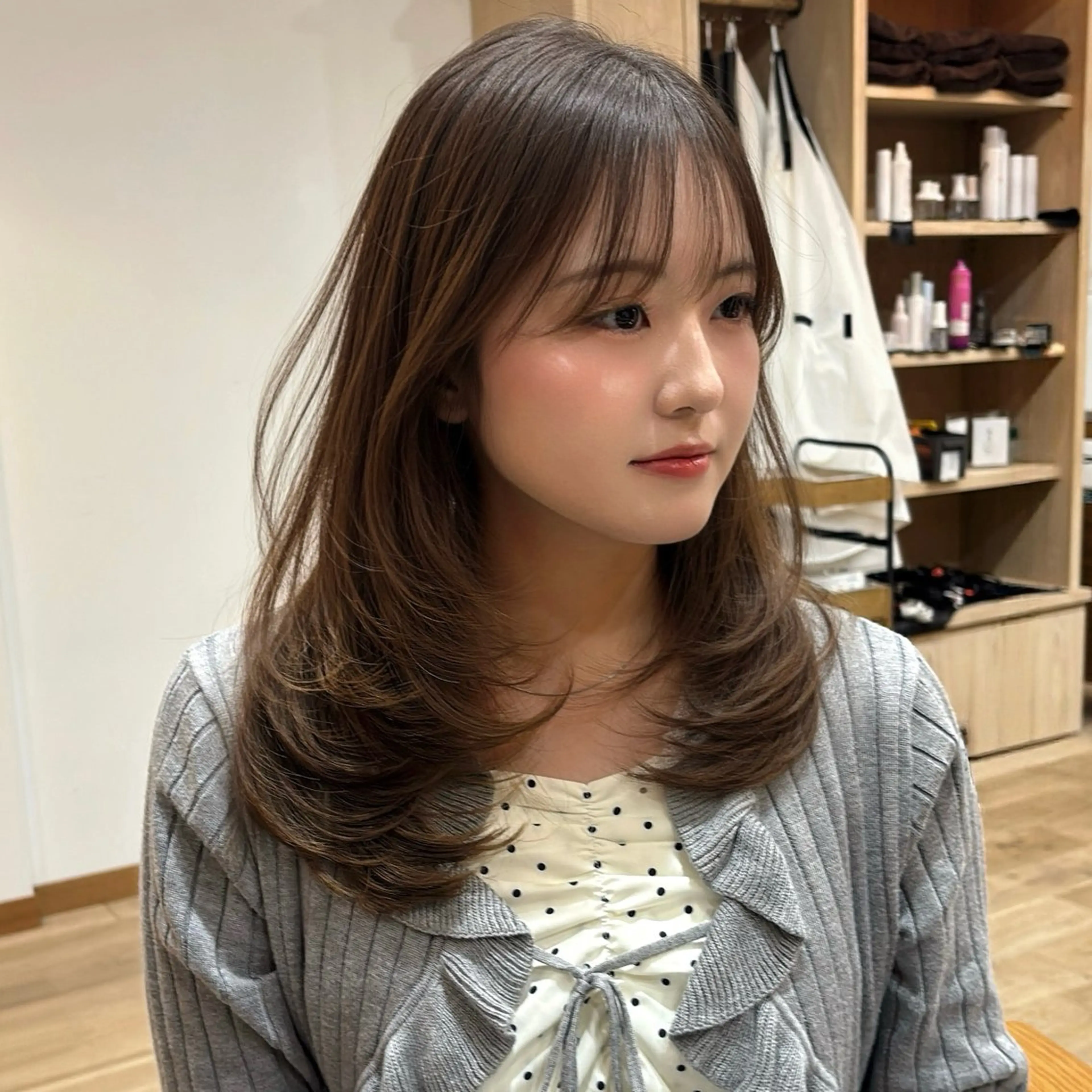 ミディアム 顔周りカット ハッシュカット 韓国風ヘア 似合わせカット カット ヘアカラー ゆうめ 透明感カラー /韓国風レイヤーのヘアスタイル