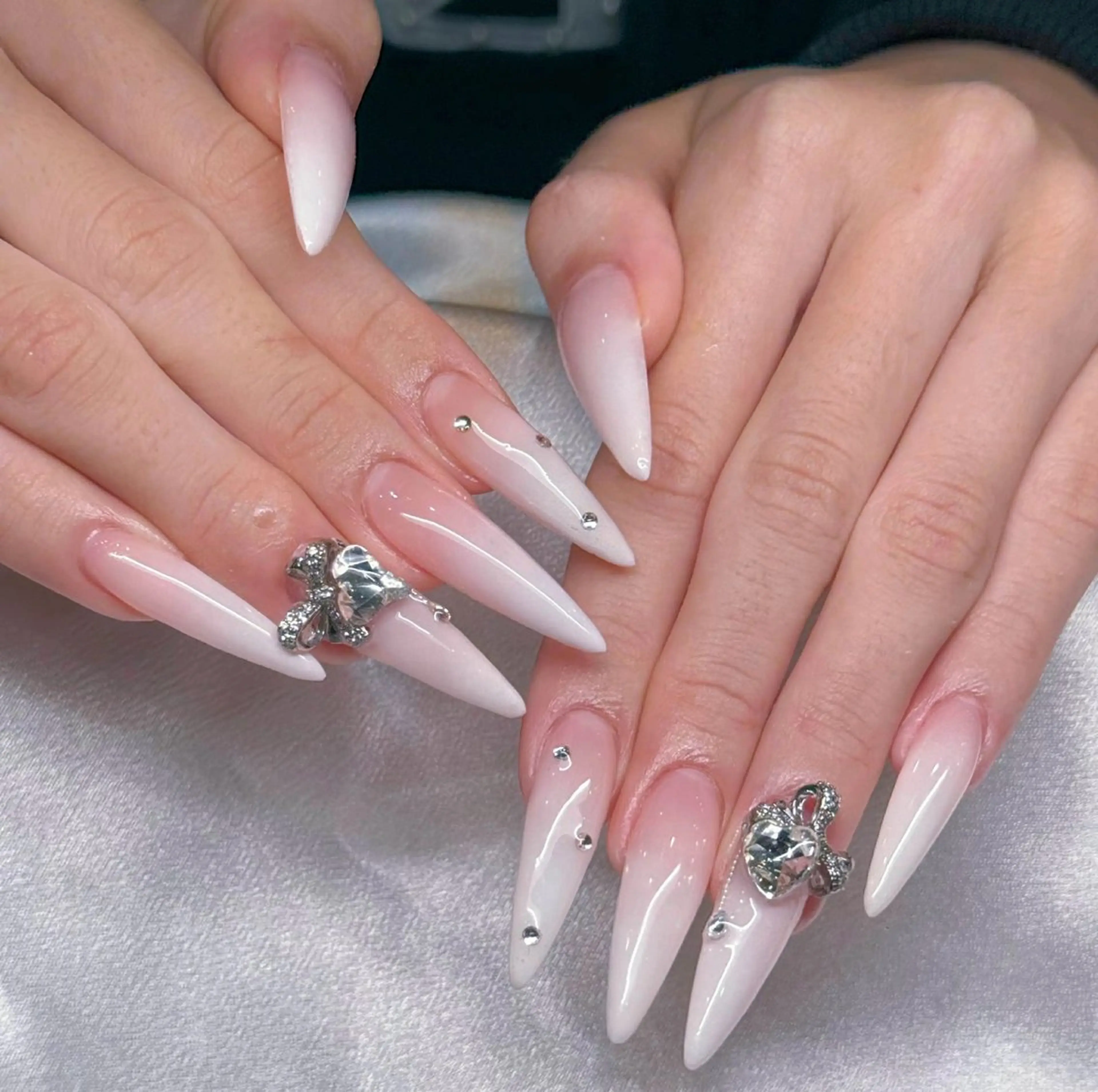 ネイル オーロラネイル ブルー チークネイル フットネイル フレンチネイル ハンドネイル REI レイのネイルデザイン