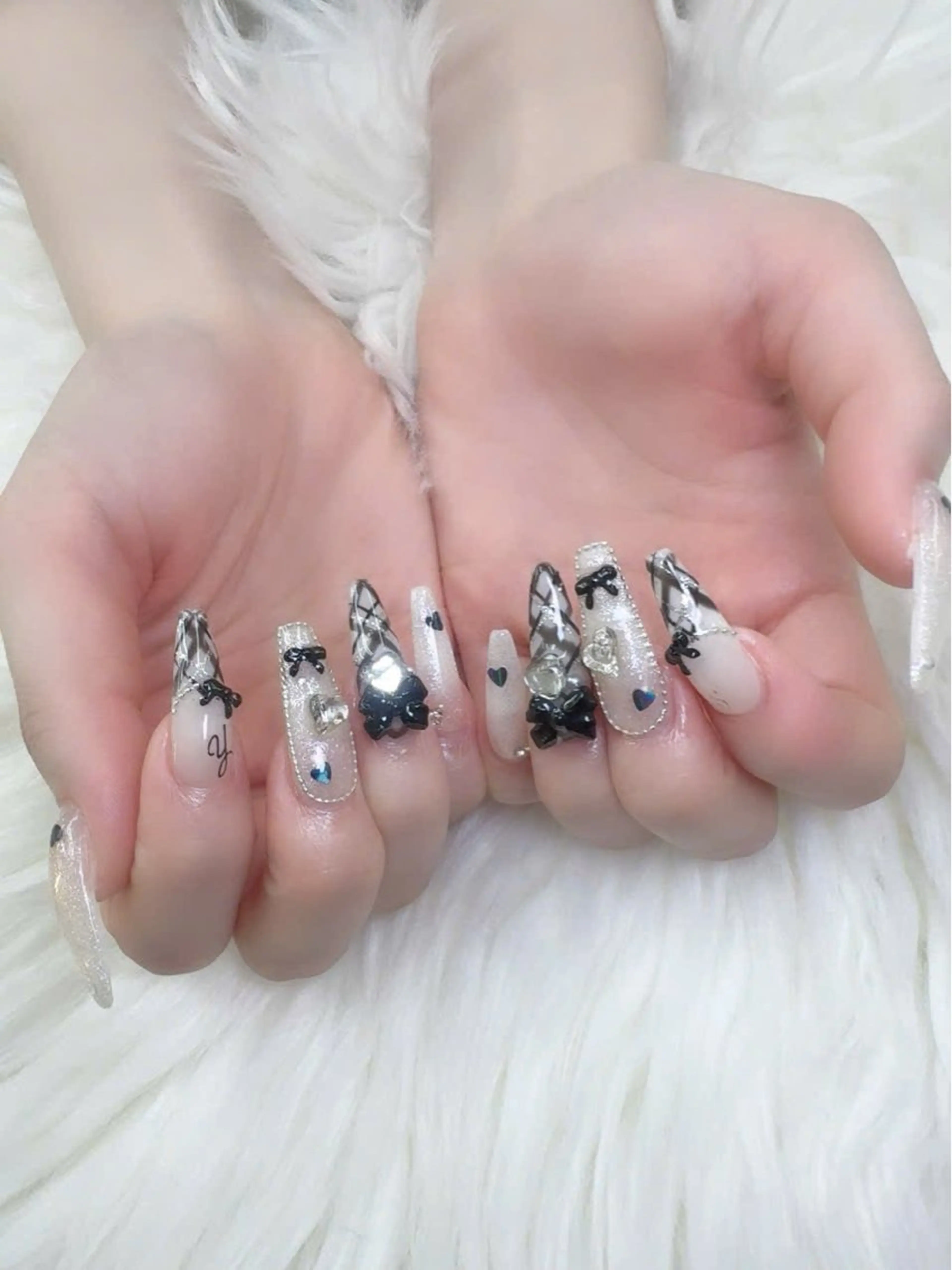 ネイル フレンチネイル グラデーション キラキラネイル 韓国ネイル マグネットネイル ハンドネイル ハンドケア Hara Nail 【パラジェル使用】のネイルデザイン