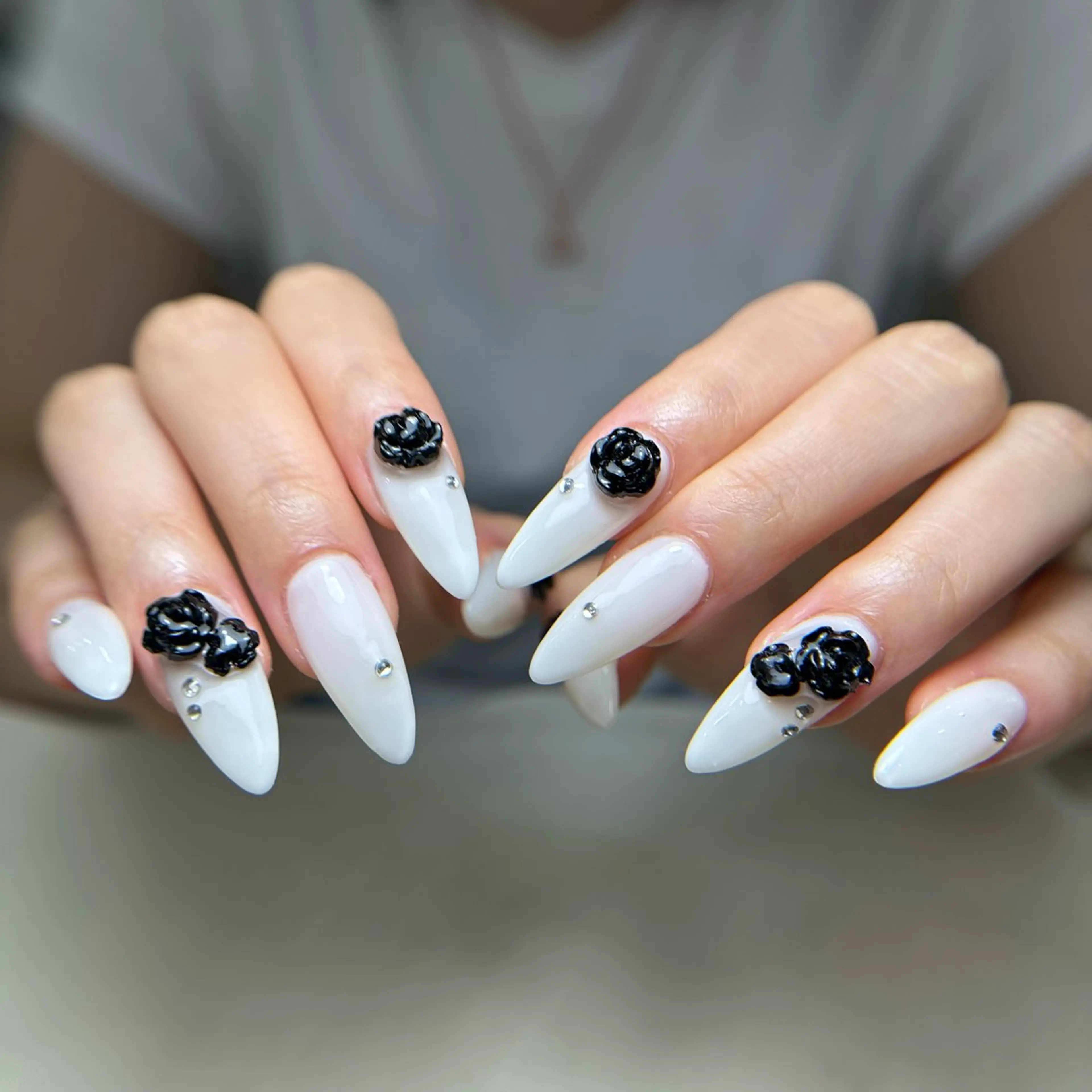 ネイル フレンチネイル グラデーション 韓国ネイル マグネットネイル シンプルネイル ハンドネイル CoMo Nail Studio所属・CoMo Nailのネイルデザイン