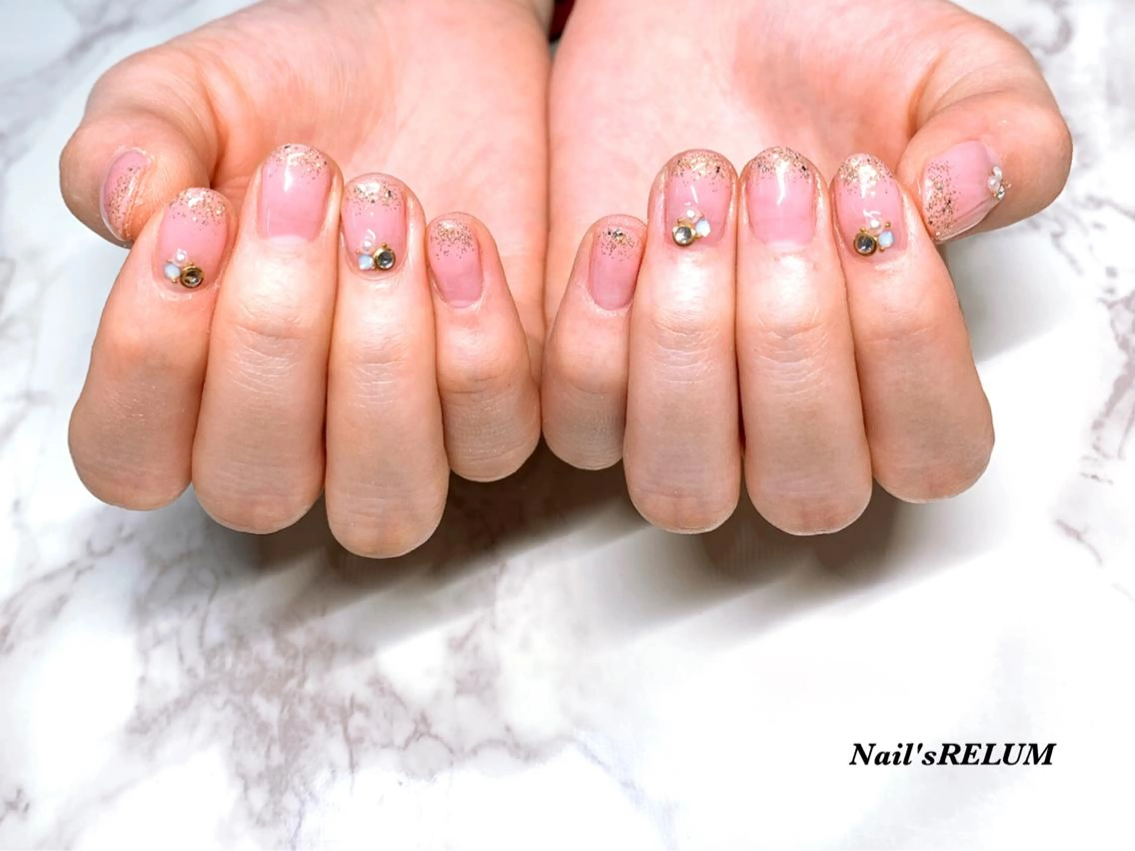 ネイル グラデーション ラメ(グリッター) ハンドネイル THECOLORS所属・近貞 莉奈のネイルデザイン