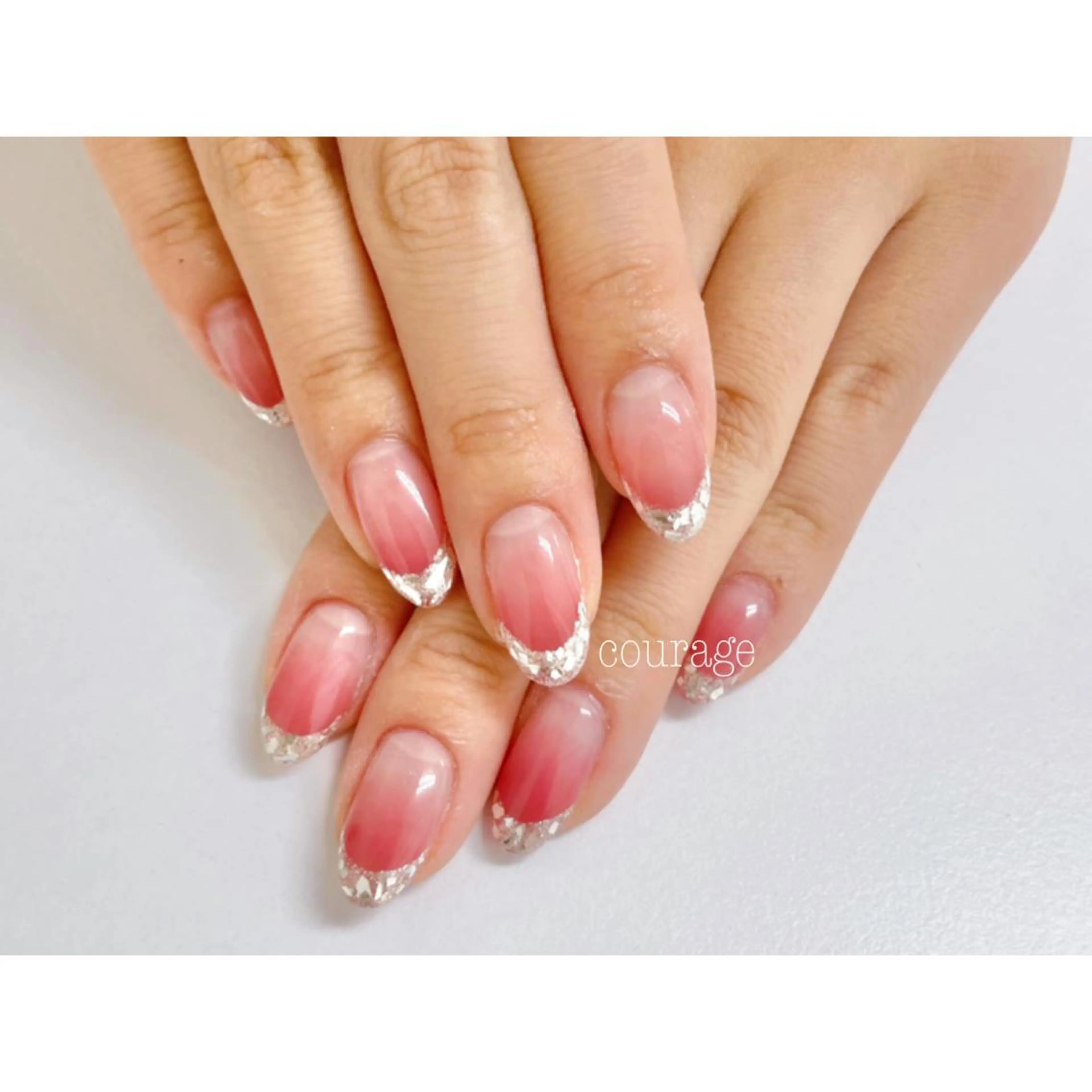 【オフあり】ガラスフレンチネイル(新規当店オフ無料/他店オフ1,100円)の写真