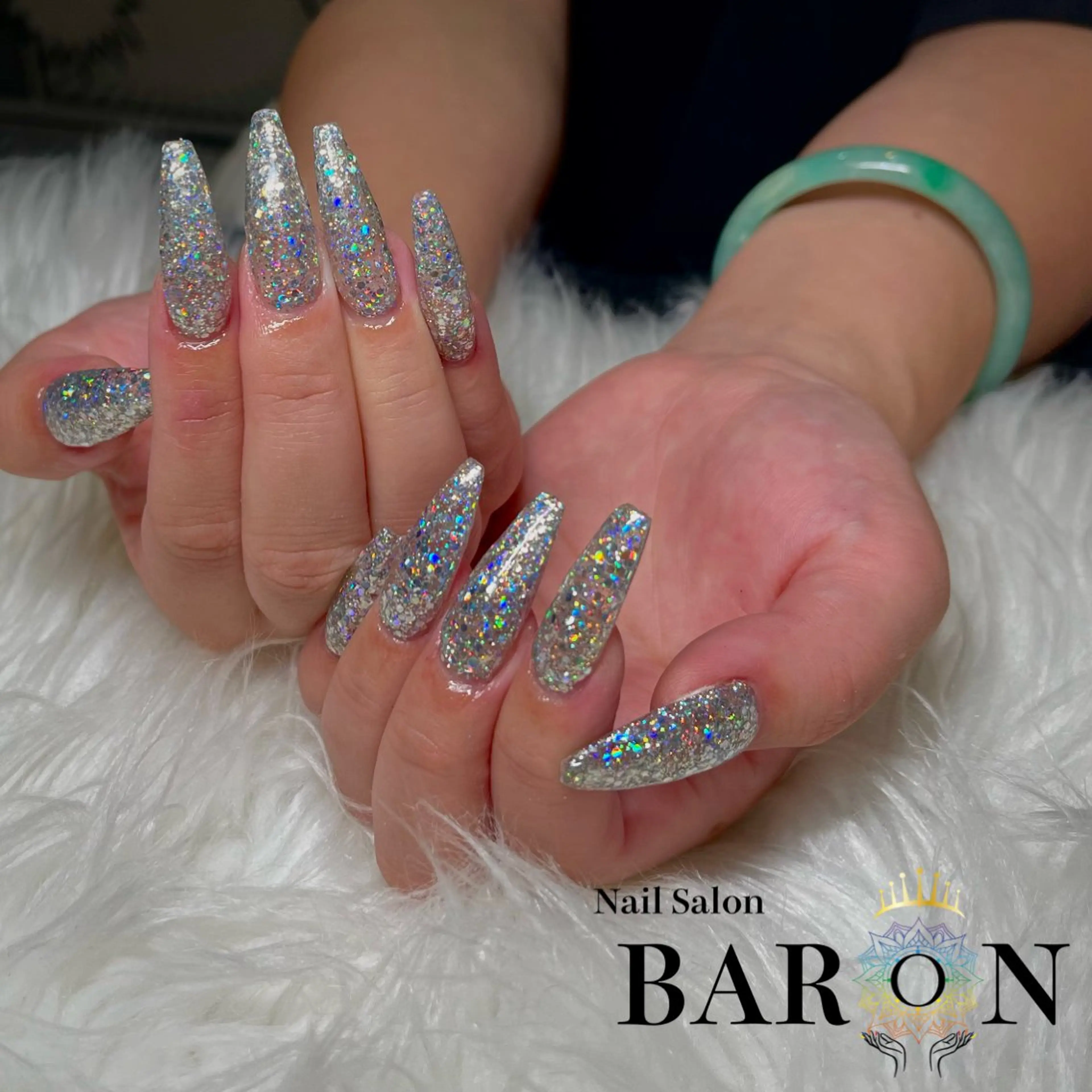 ネイル オーロラネイル ラメ(グリッター) シルバー ハンドネイル ☆SAKI☆ BARON 店長のネイルデザイン