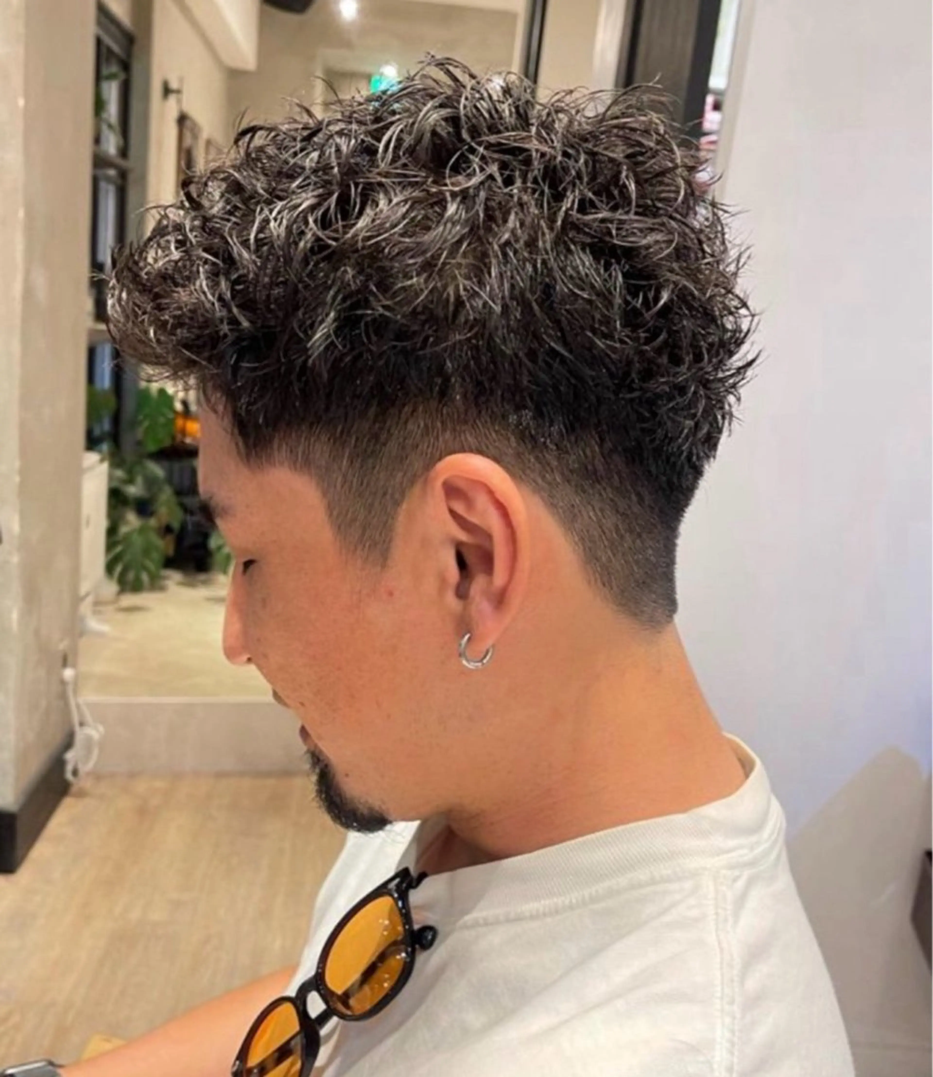 ショート パーマ メンズ ビジネス センターパート フェードカット フェザーパーマ メンズ韓国風 カット パーマ トリートメント lana hair  新宿髪質改善トリートメント新宿三丁目【ラナヘアー】所属・新宿メンズ専門 髪質改善パーマ特化のヘアスタイル