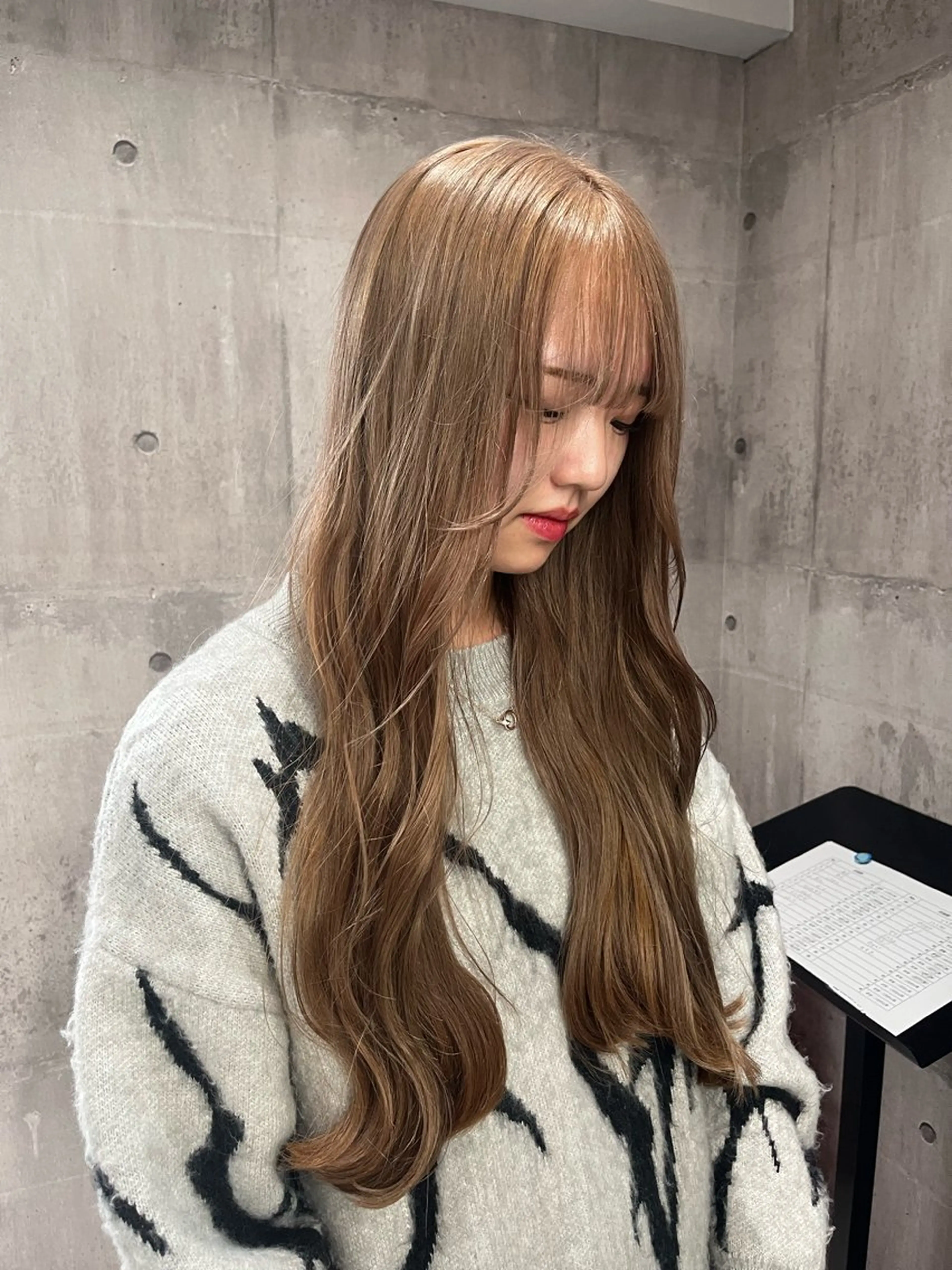 セミロング カラー 🎨𖥔ׁTOMO♡ ゆるふわハイトーンのヘアスタイル