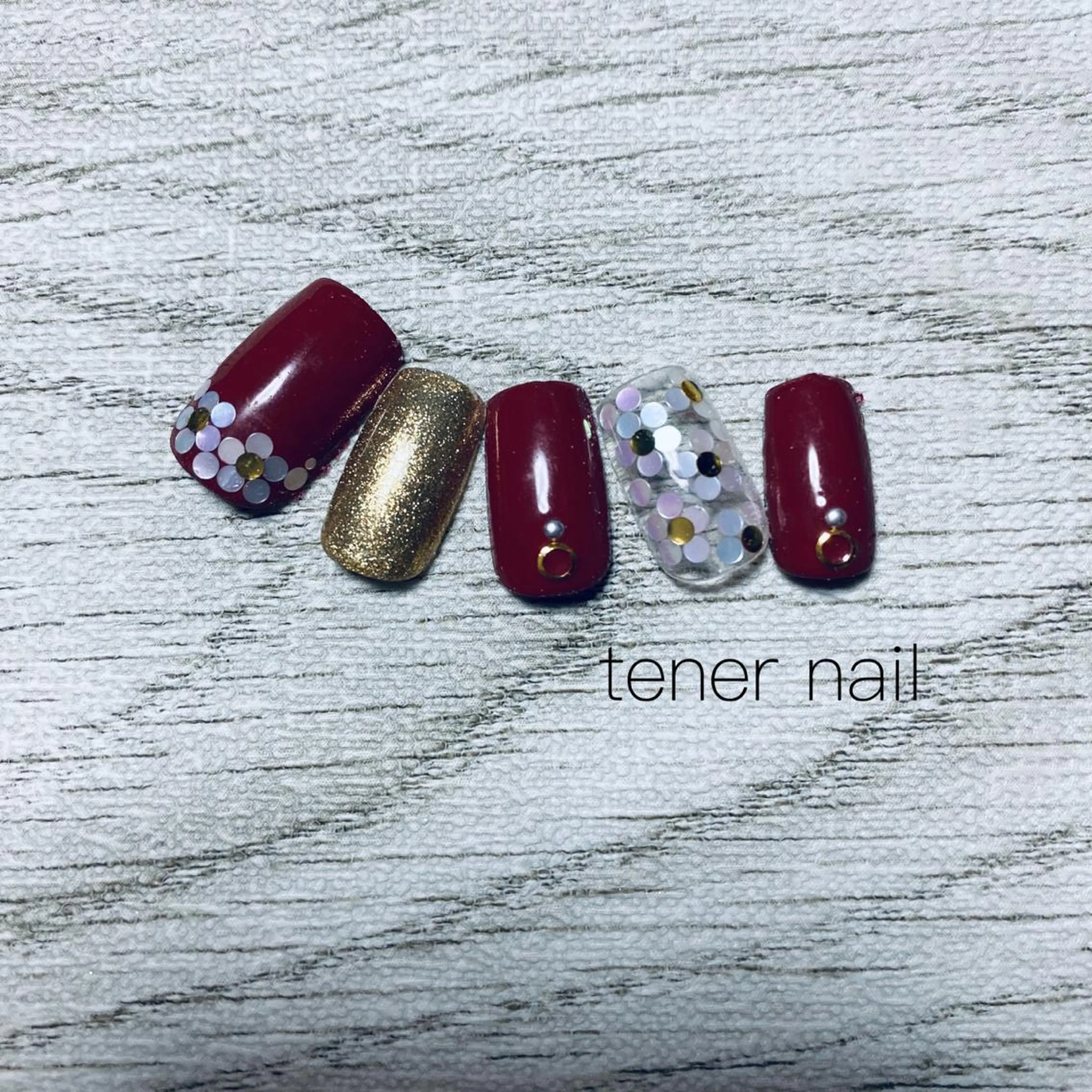 ネイル アートネイル ボルドー ホログラムネイル tener  nail  テネルネイル所属・テネルネイル tener nailのネイルデザイン