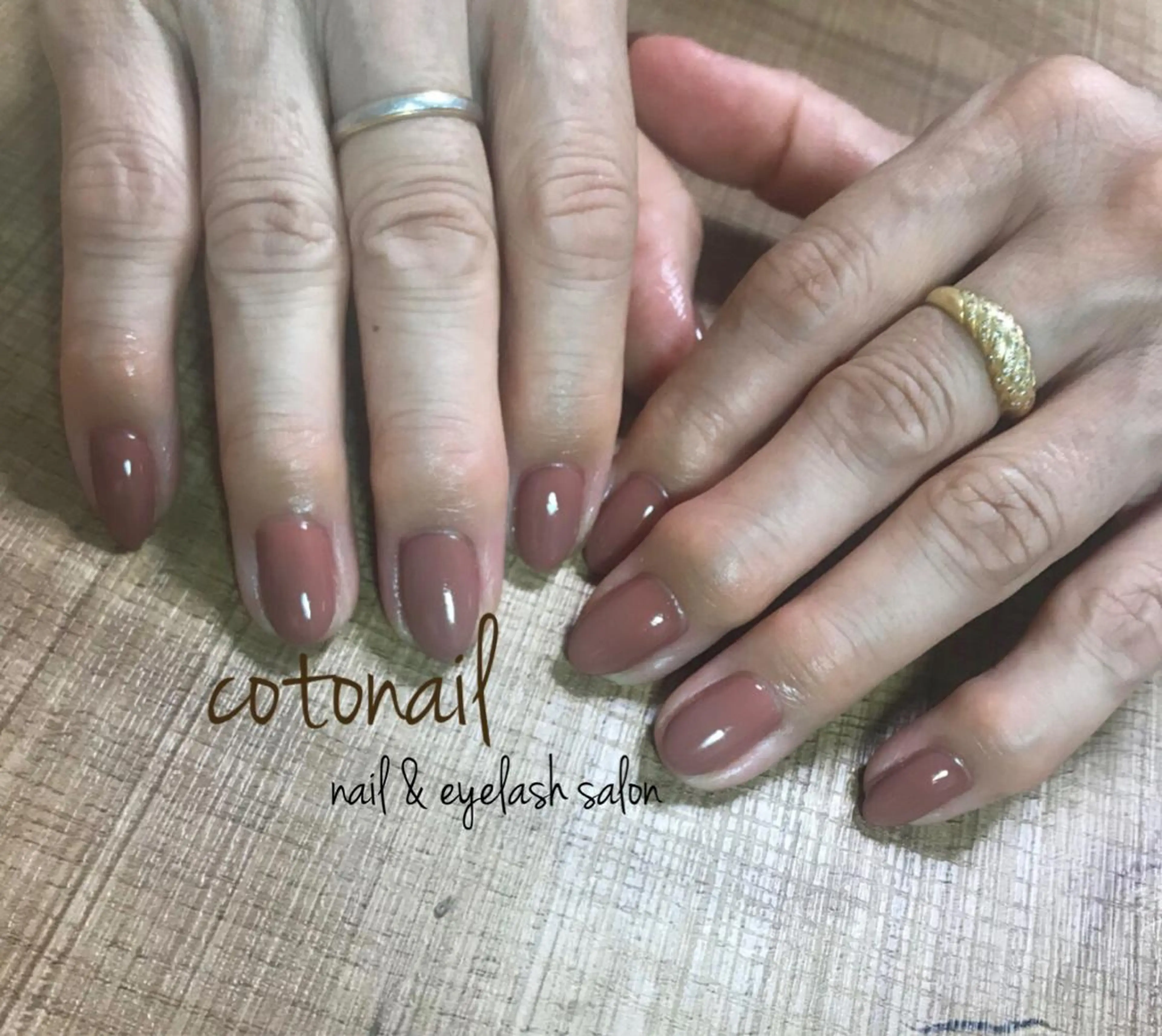 ミディアム ネイル シンプルネイル ハンドネイル ツメトマツゲ .のネイルデザイン