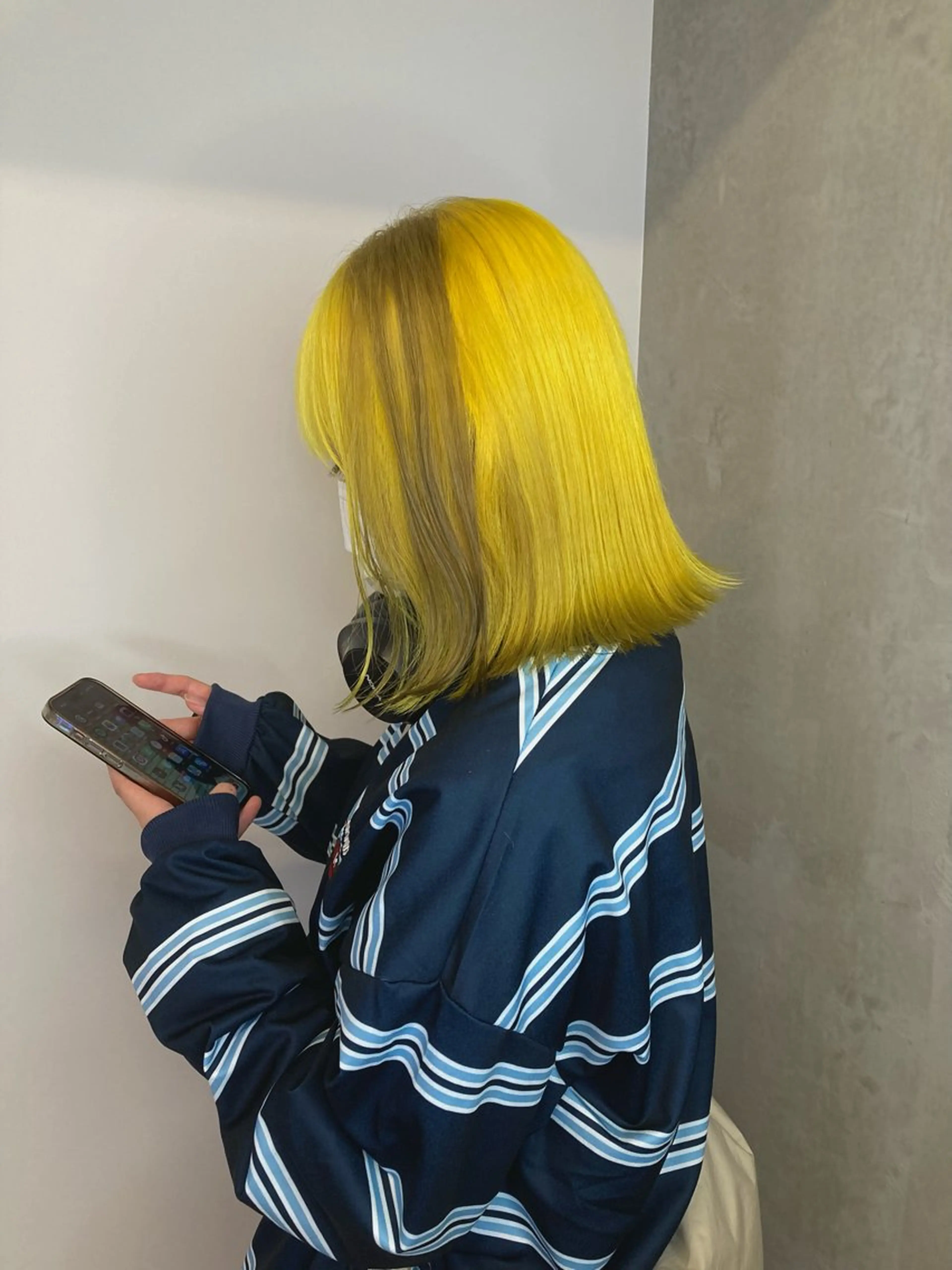 セミロング カラー ハイトーンカラー ヘアカラー 1inch所属・透明感カラー レイヤー亀井唯登のヘアスタイル