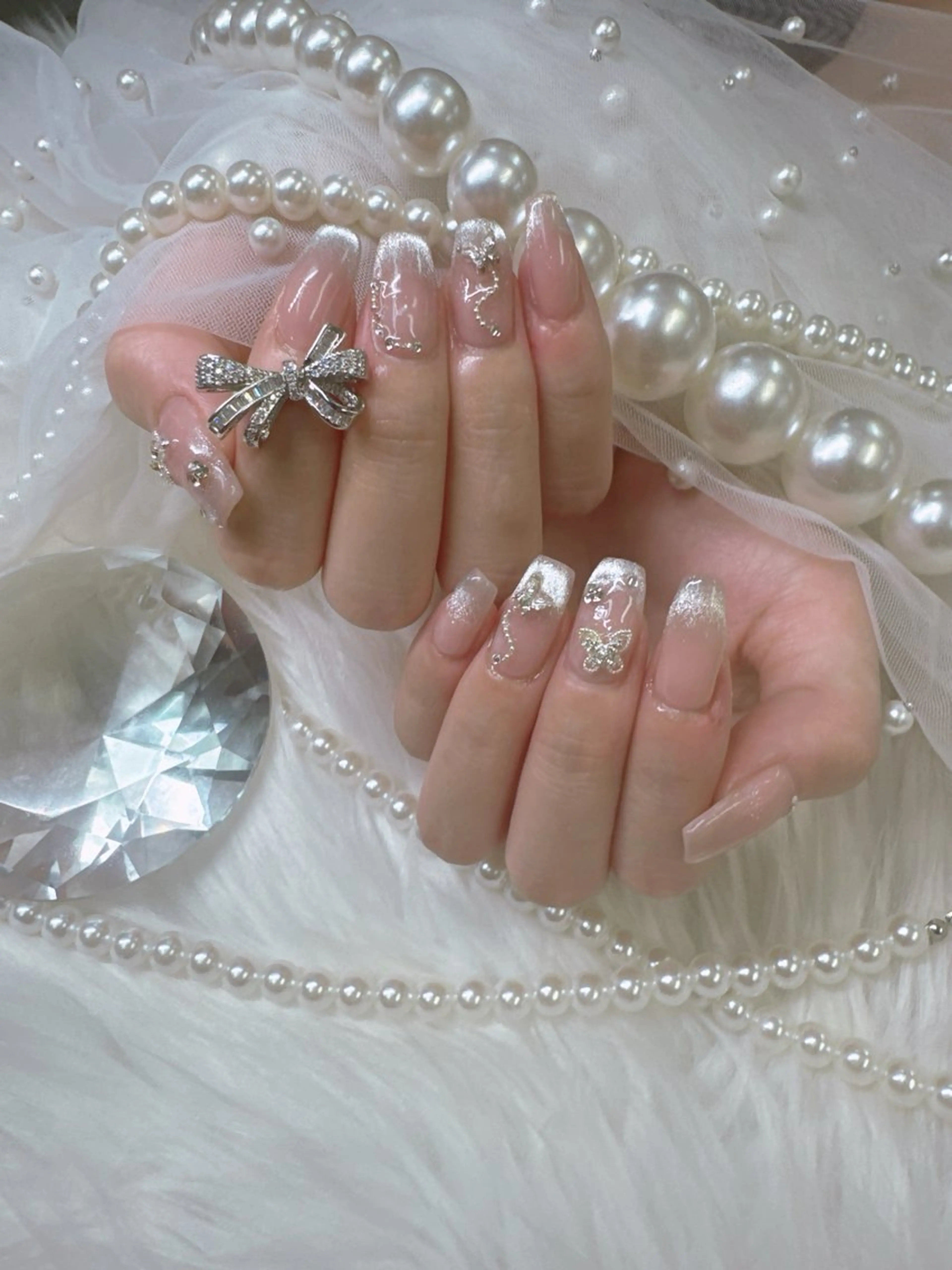 ネイル チークネイル ドット 長さ出し フレンチネイル ジェルネイル クイーンズネイル銀座所属・Queeens nailのネイルデザイン