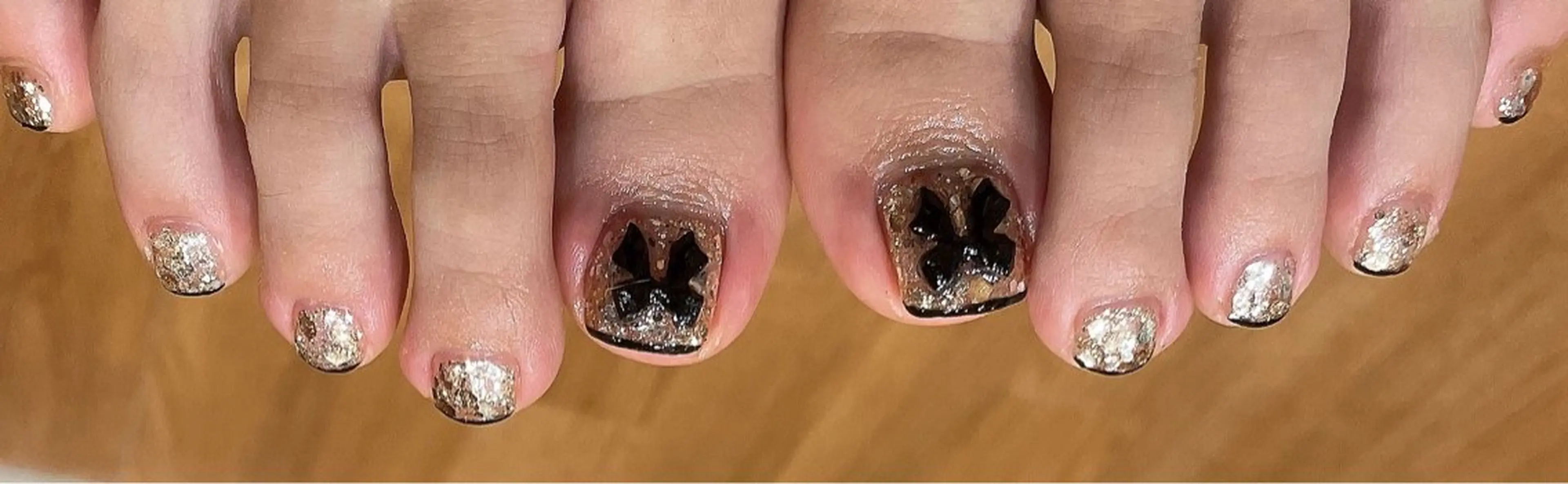 ネイル ラメ(グリッター) ワンカラーネイル フットネイル liberté所属・liberté🫧 新小岩のネイルデザイン