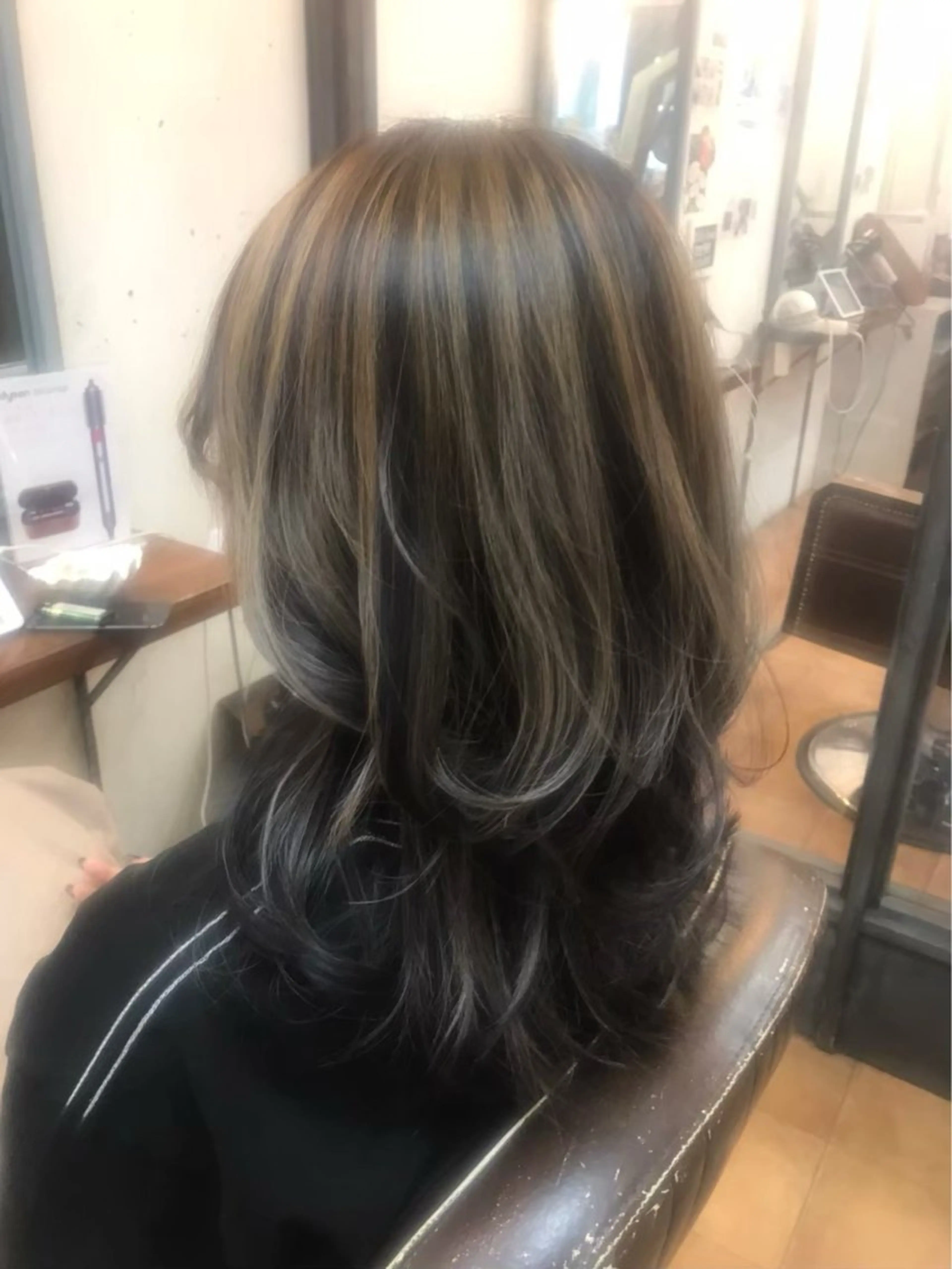 セミロング カラー ヘアアレンジ ハイライトカラー ハイライト 金子 明日香のヘアスタイル