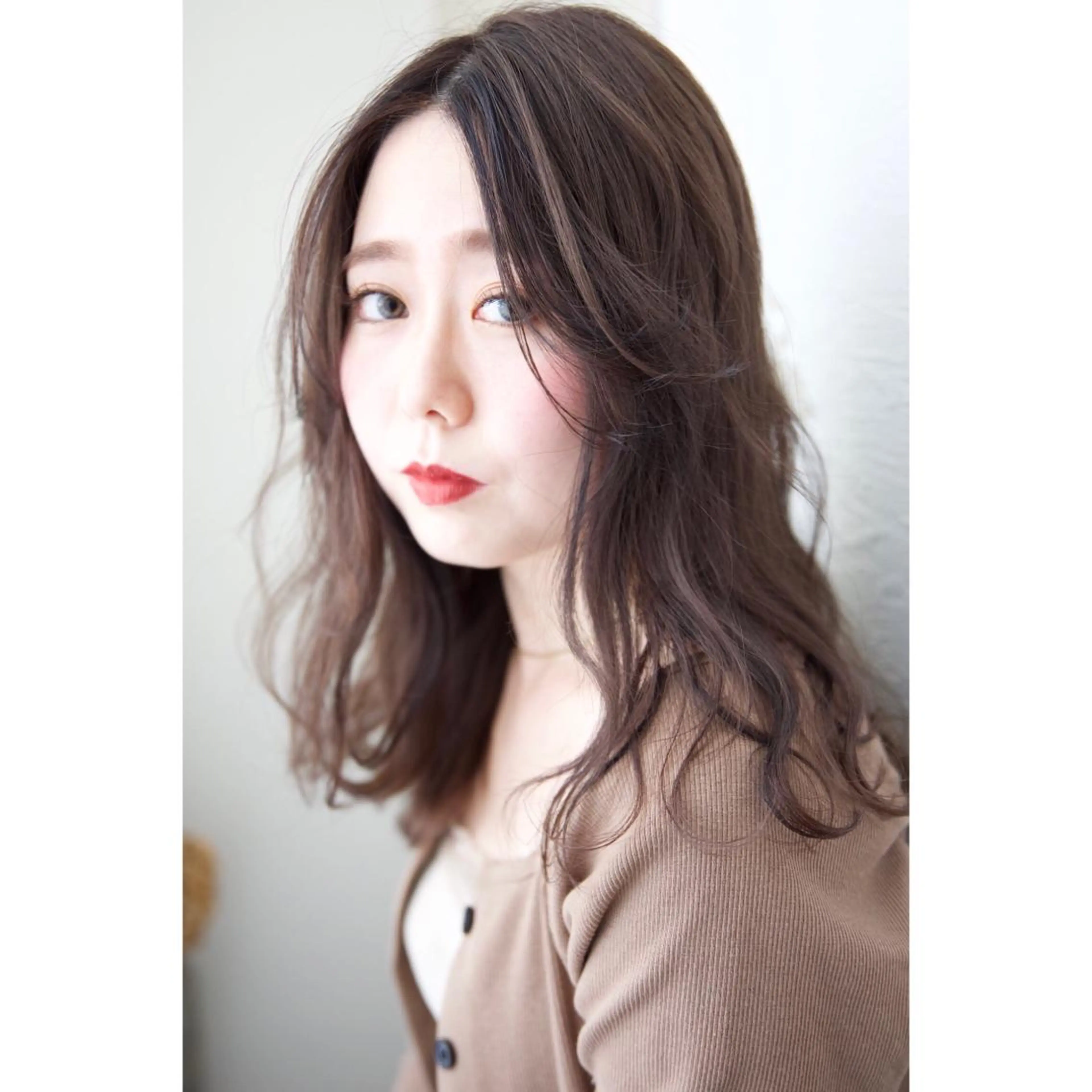セミロング カラー fio マナミのヘアスタイル