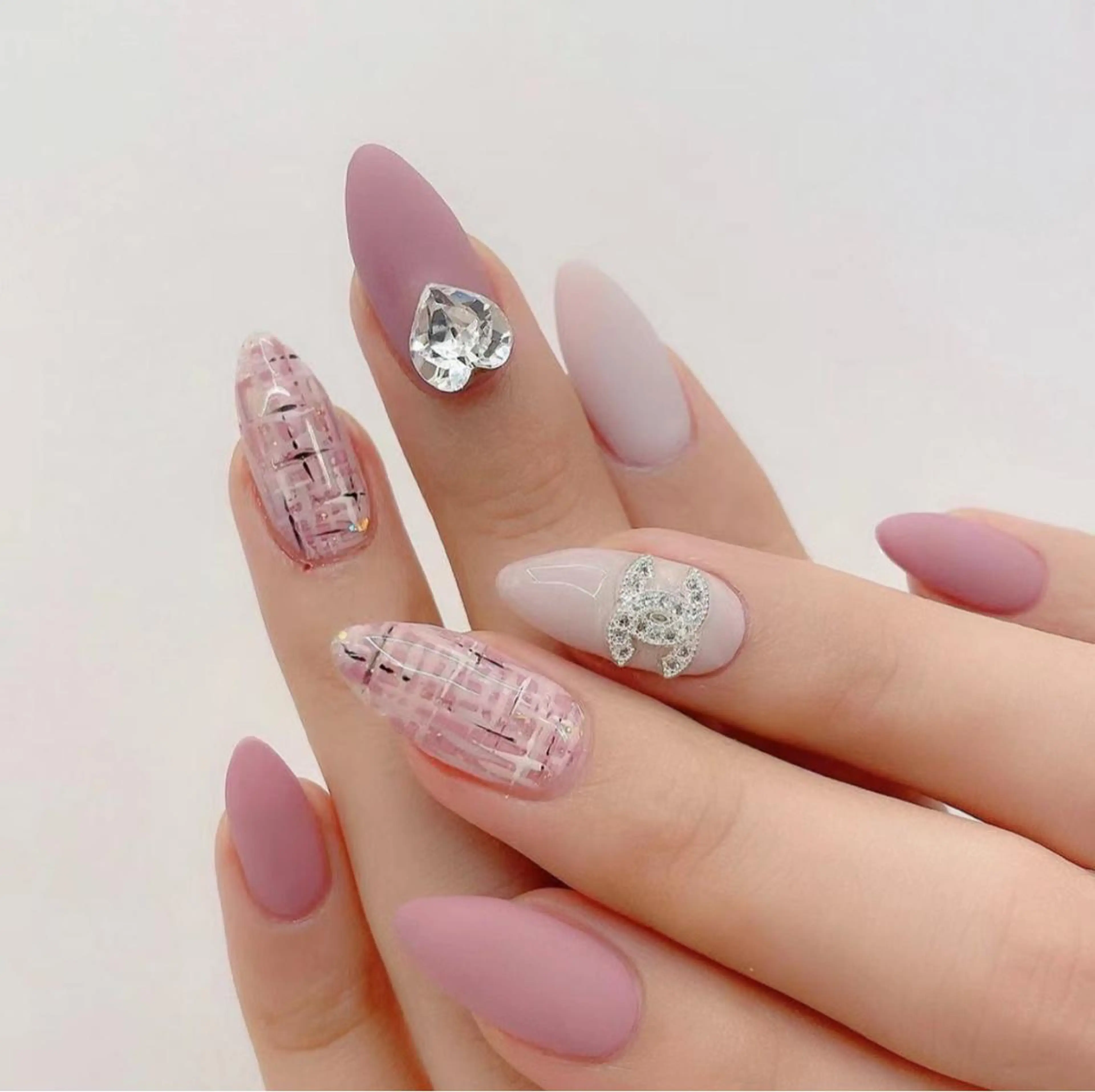 ネイル ハンドネイル Queen’s 歌舞伎町店のネイルデザイン