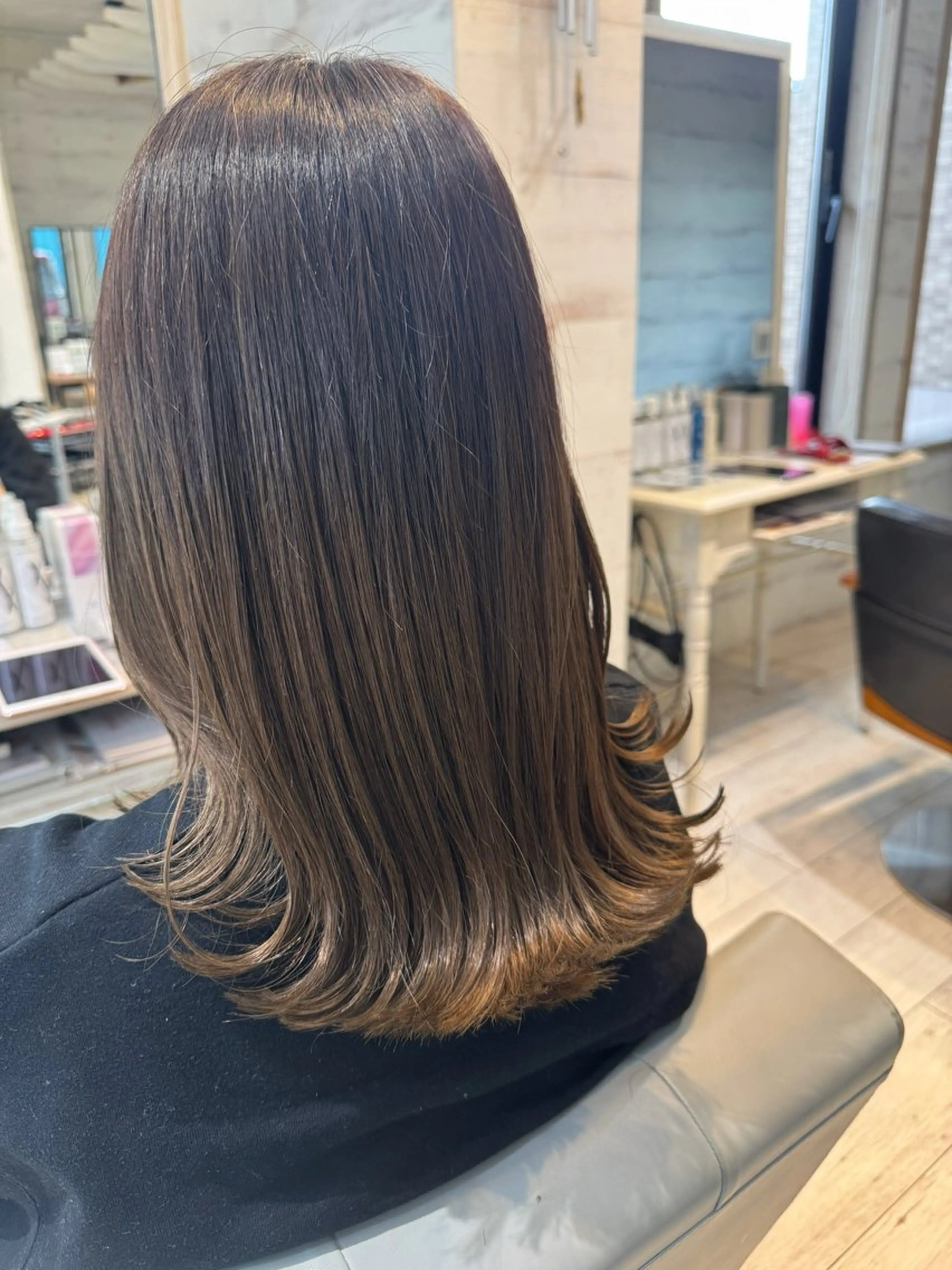 セミロング カラー ベージュカラー ブリーチ ブラウンカラー ブラウンベージュ 赤坂 由麻のヘアスタイル