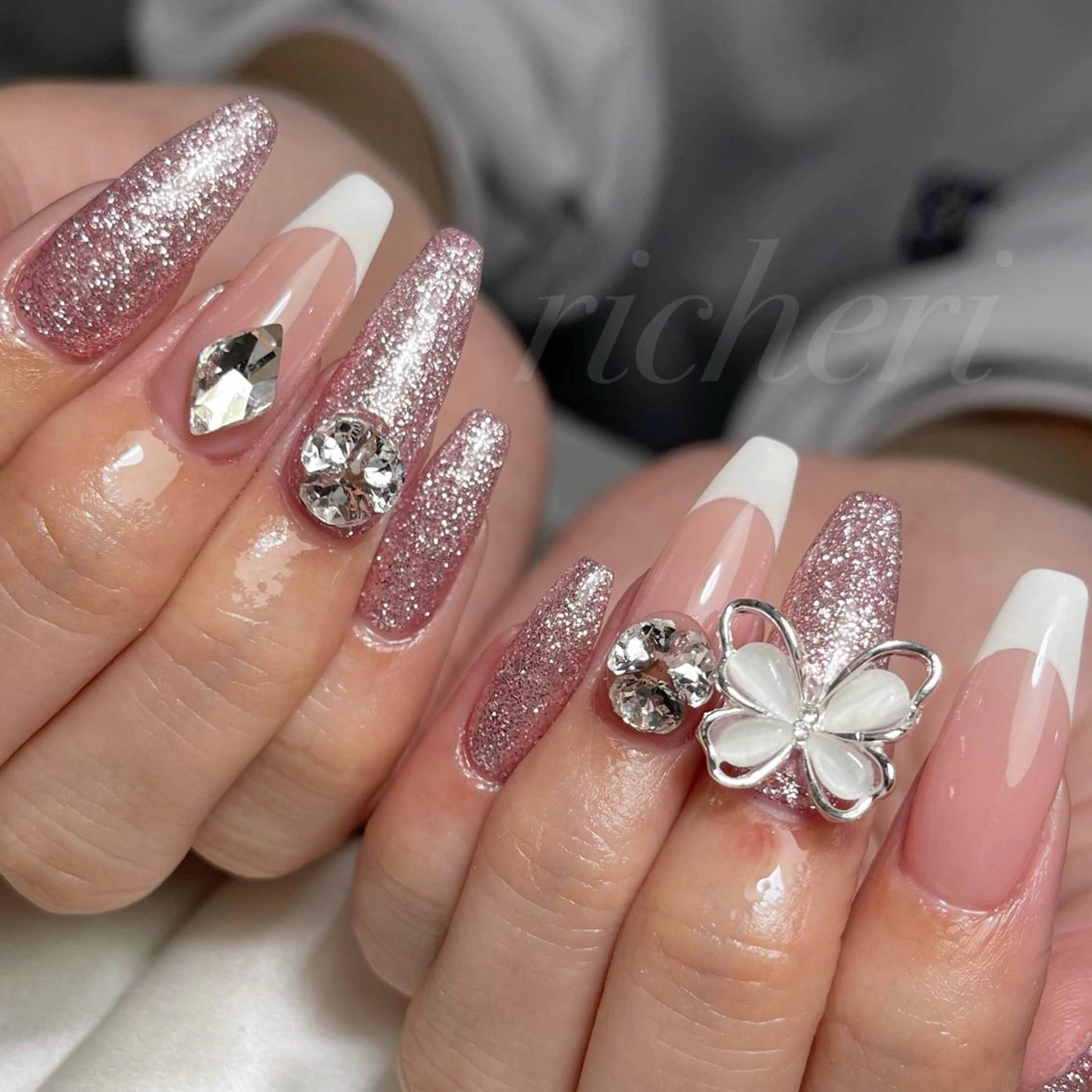 ミディアム ネイル ハンドネイル richeri beautyのエステ・リラクイメージ