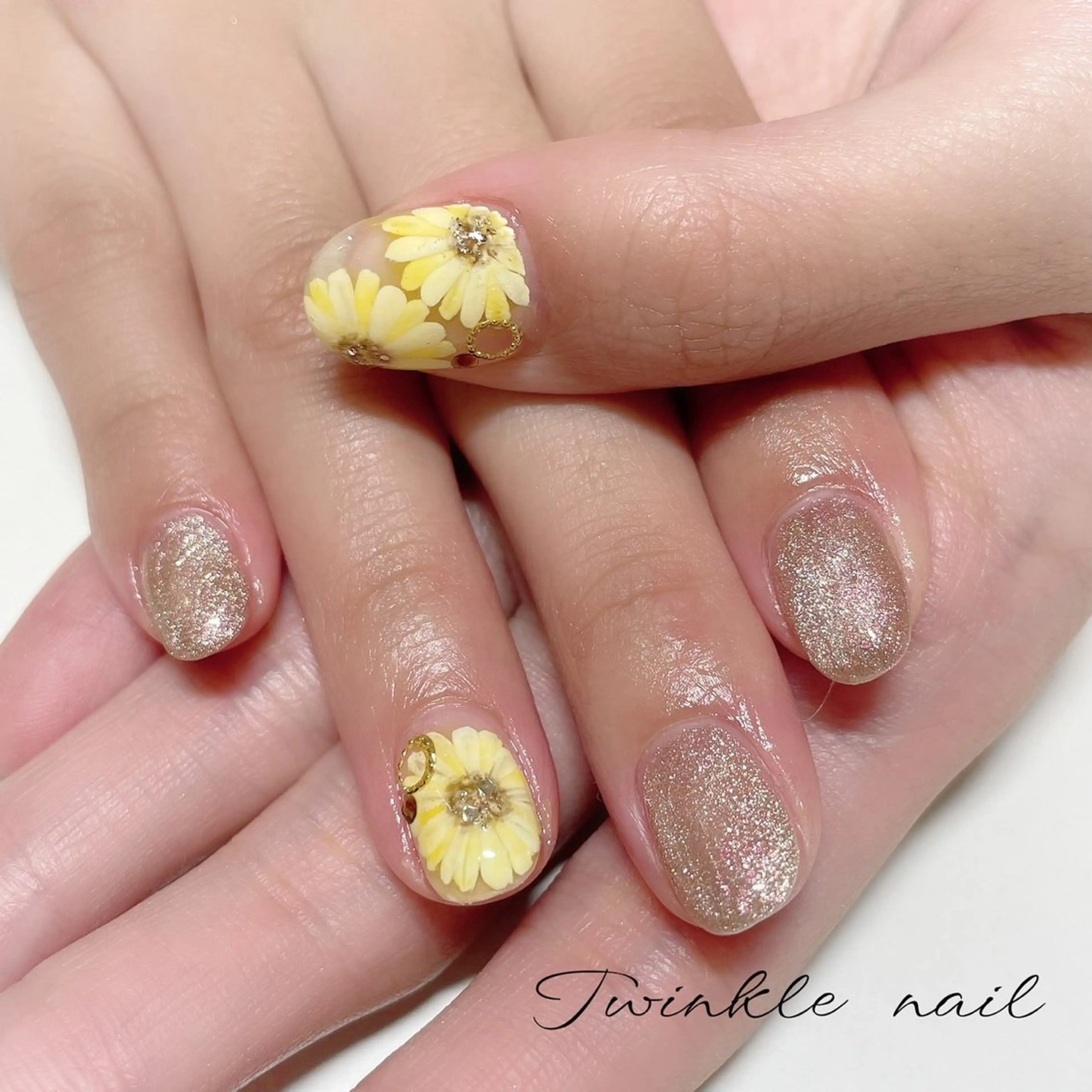 ネイル ハンドネイル ハンドケア 中井 綾香の眉毛・アイブロウイメージ