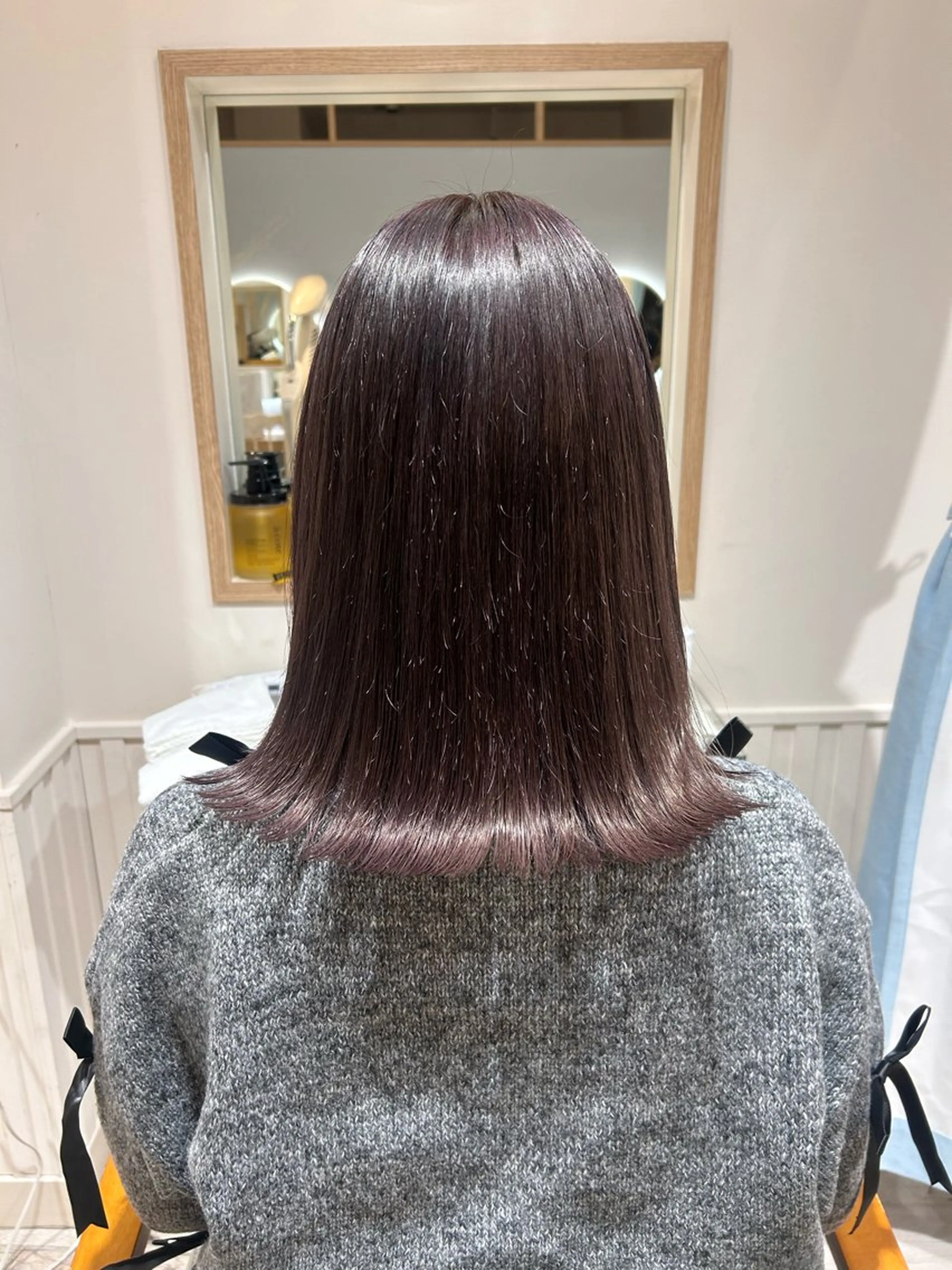 ミディアム カラー ブリーチ パープルカラー カット ヘアカラー 大川 夏実のヘアスタイル