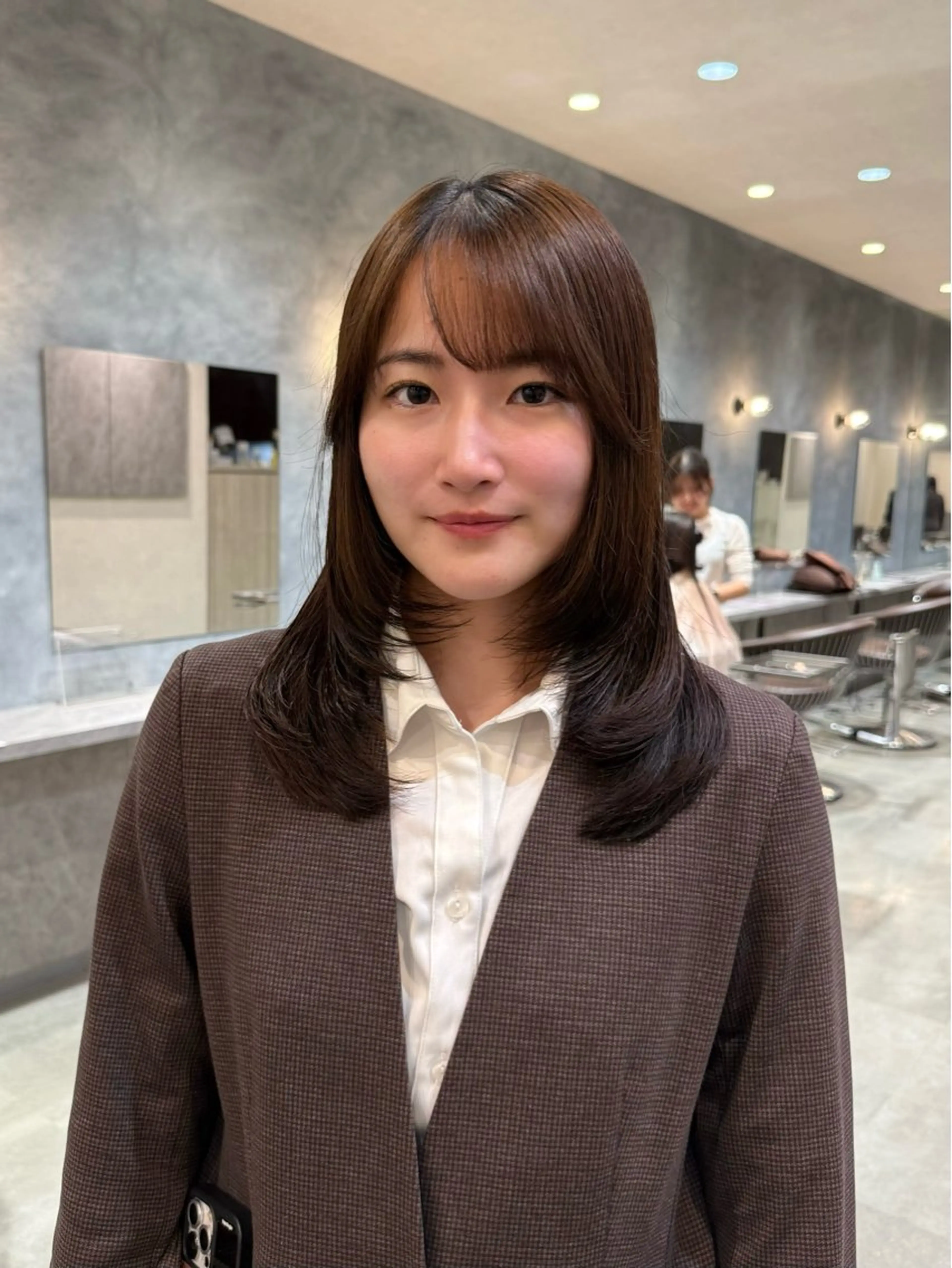 セミロング カット 山元 くるみのヘアスタイル