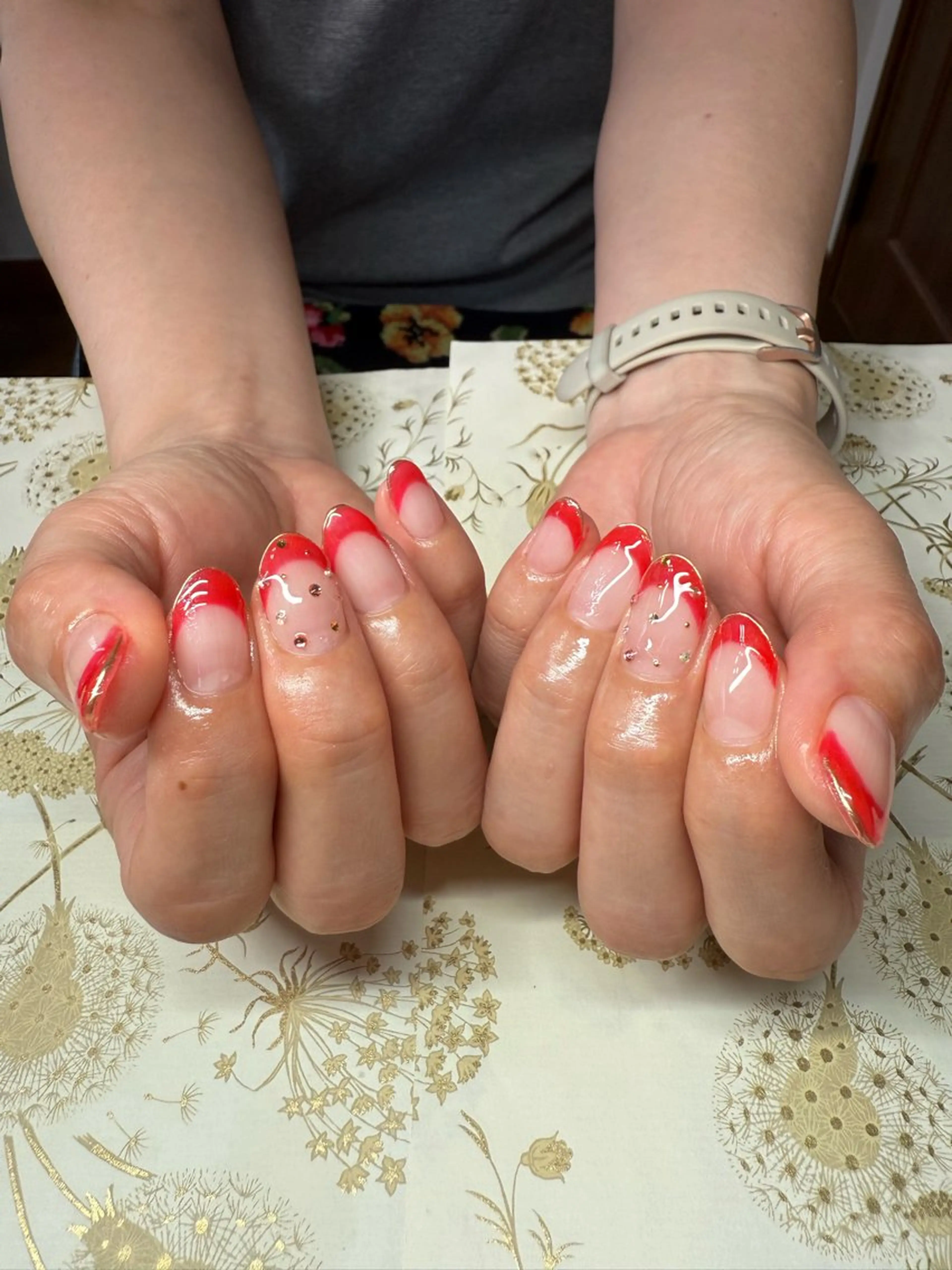 ネイル クリアネイル フレンチネイル 赤色 ストーンネイル 夏ネイル ハンドネイル miel nailのネイルデザイン