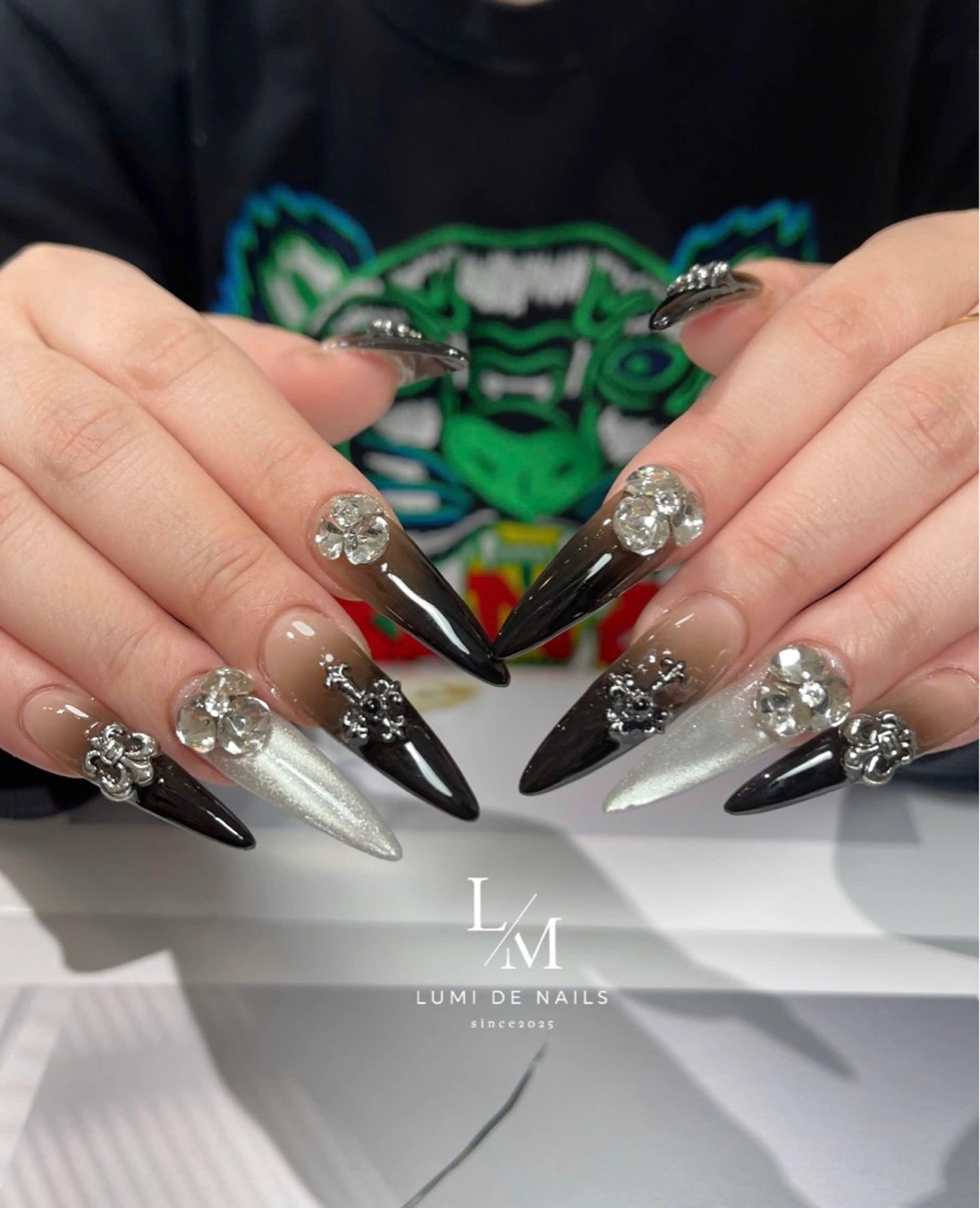 ネイル グラデーション ラメ(グリッター) マグネットネイル ミラーネイル ニュアンスネイル ハンドネイル Lumi de nailsのネイルデザイン