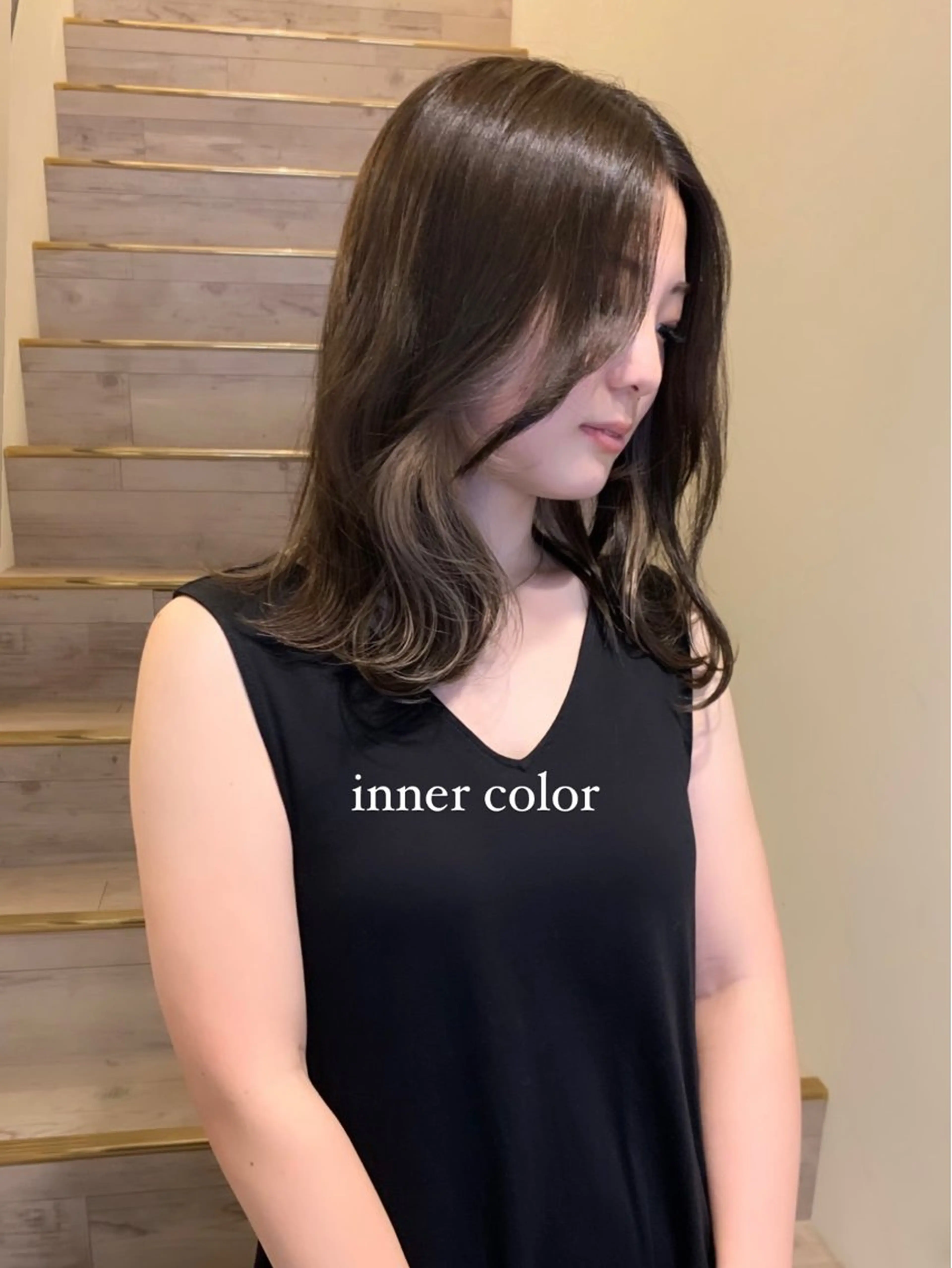 セミロング カラー ブリーチ イヤリングカラー ヘアカラー 落合希 Olivebeigeのヘアスタイル