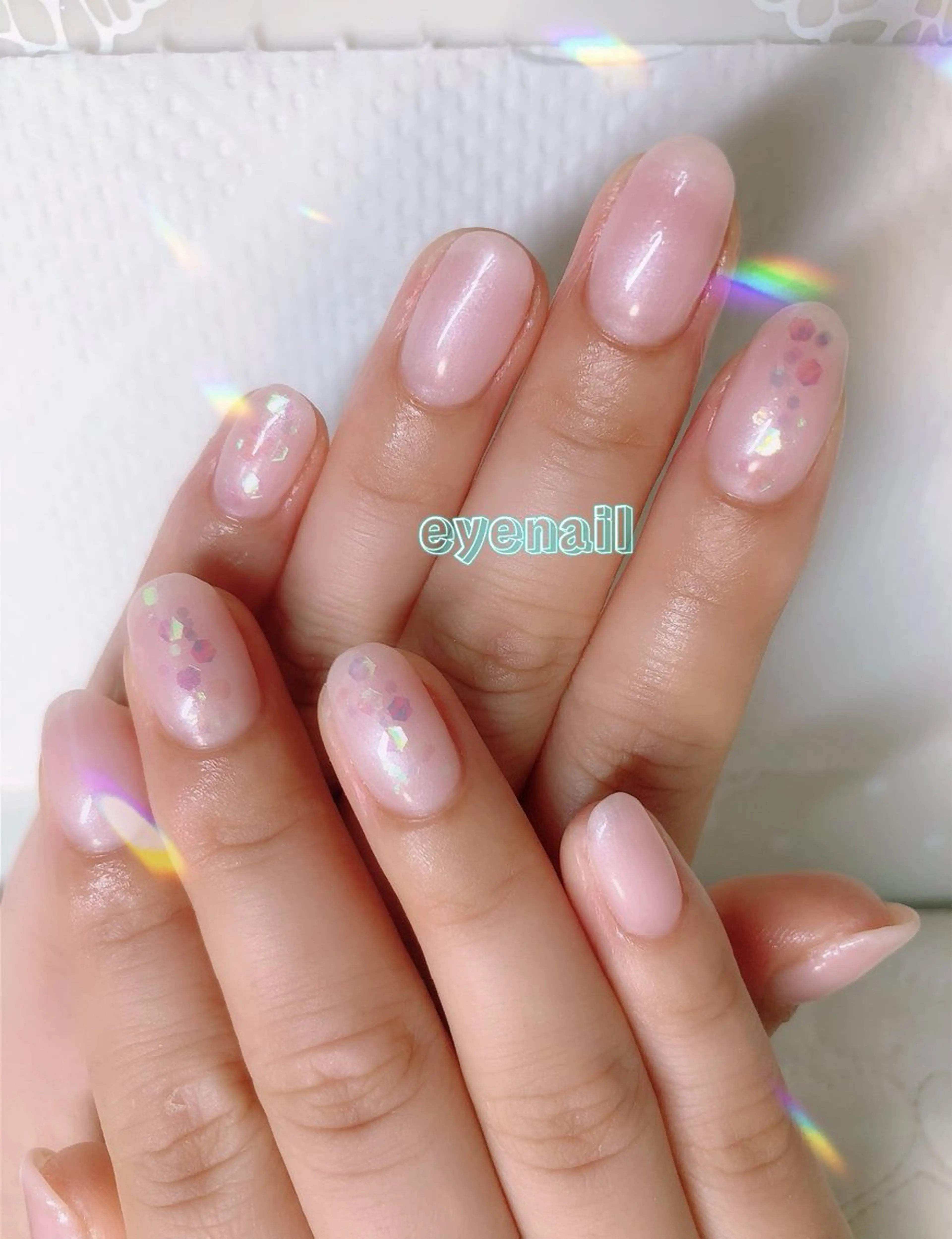 ネイル ホログラムネイル キラキラネイル オフィスネイル ピンク ストーンネイル ハンドネイル Eye nailのネイルデザイン