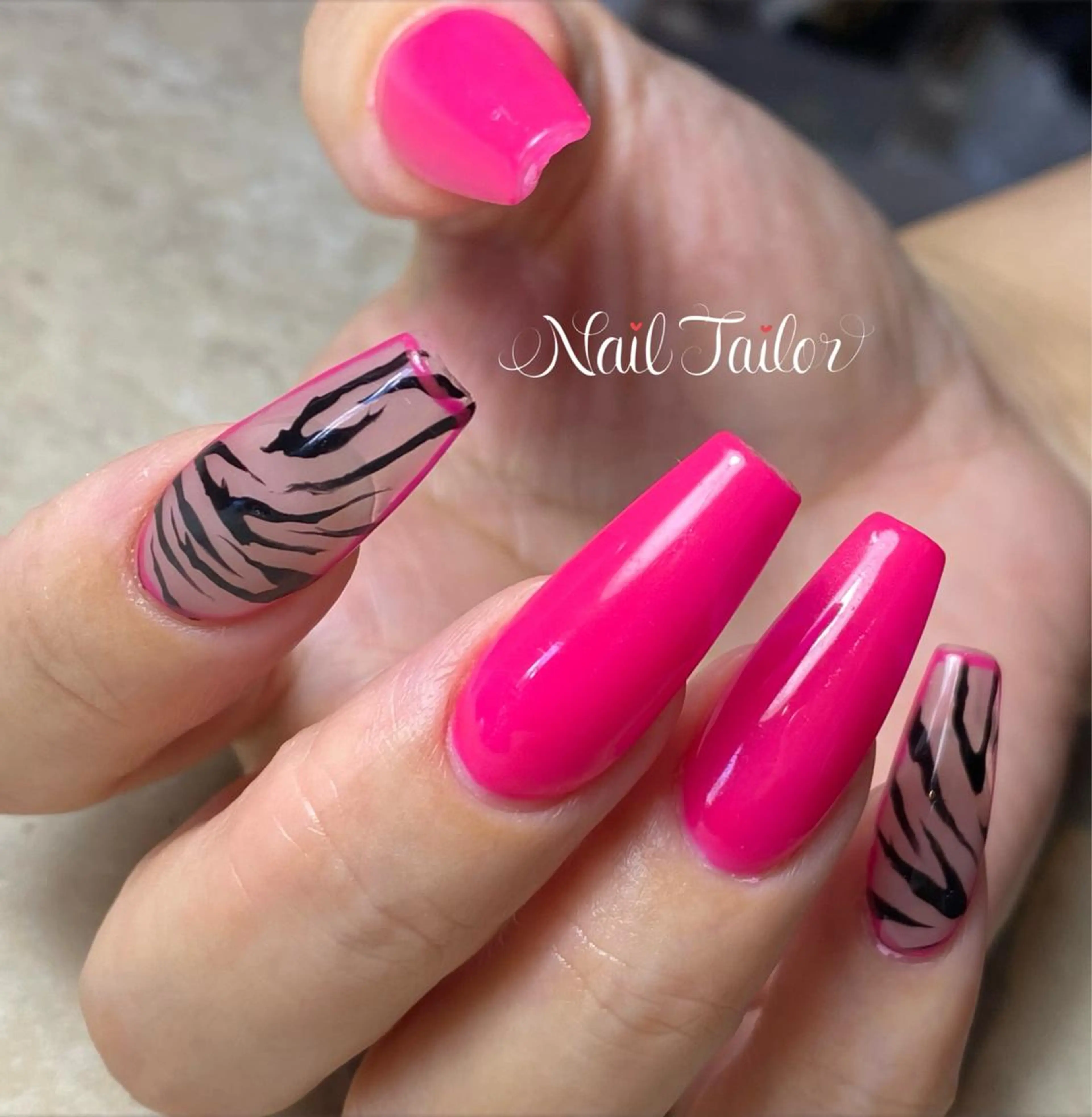 ネイル アニマル柄 長さ出し ジェルネイル ピンク 夏ネイル ハンドネイル 〜Nail Tailor〜　ネイルテイラー所属・NailTailor ネイルテイラーのネイルデザイン