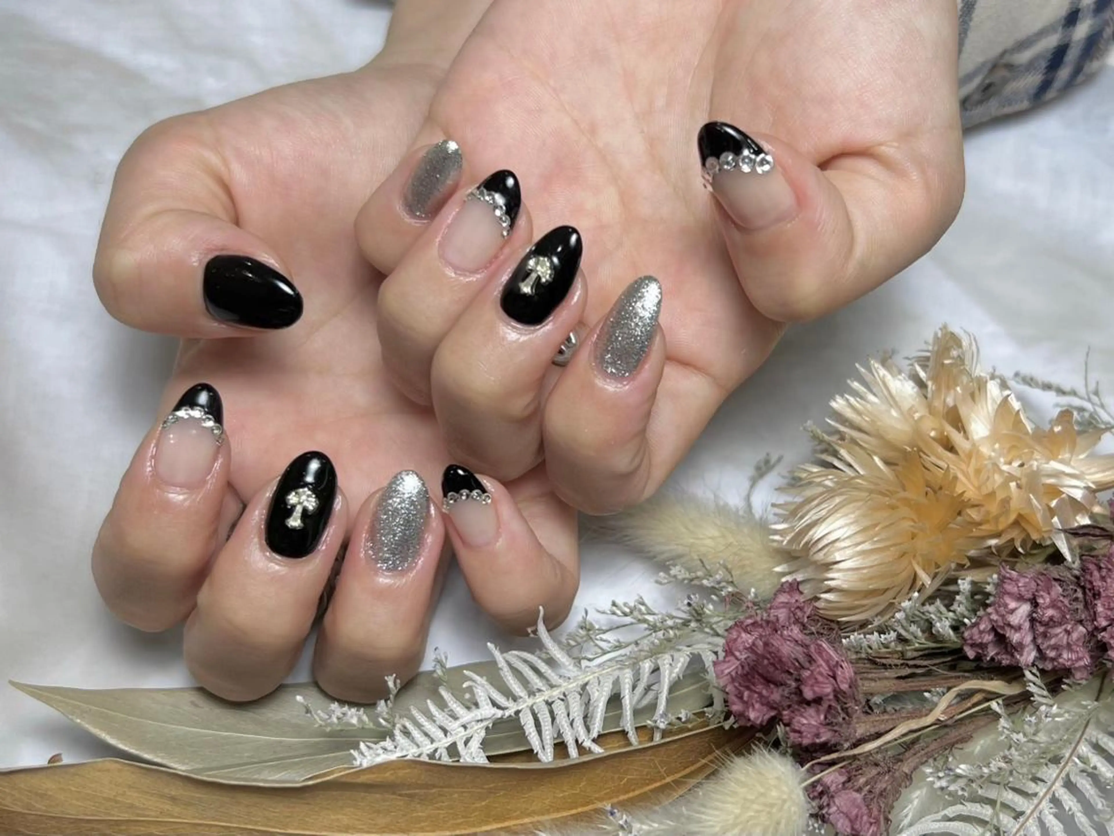 ネイル フレンチネイル 持ち込み シルバー Kanna Yuki カンナユキのネイルデザイン