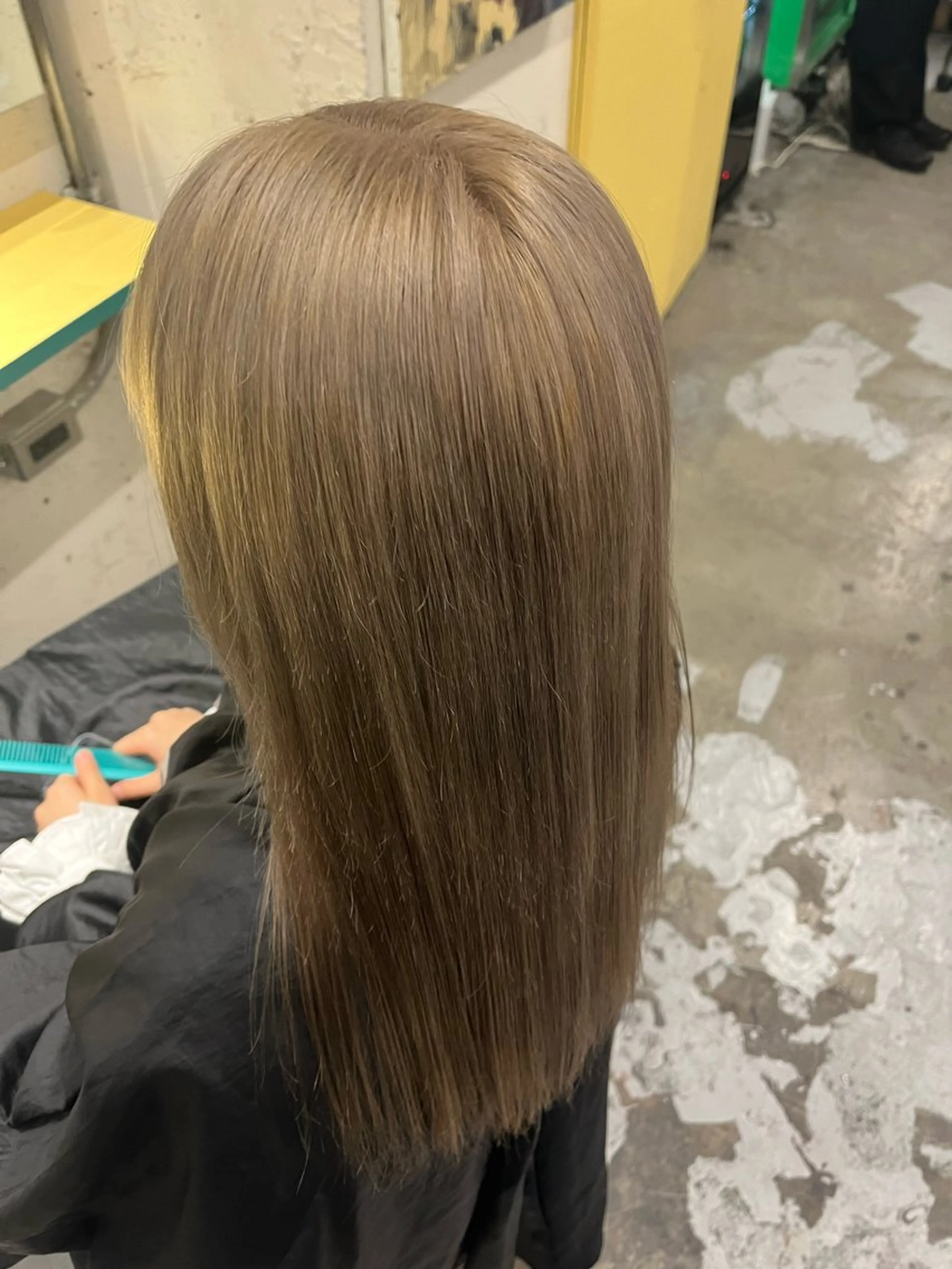 ロング カラー ベージュカラー ホワイトベージュ ヘアカラー 泉澤 風花のヘアスタイル