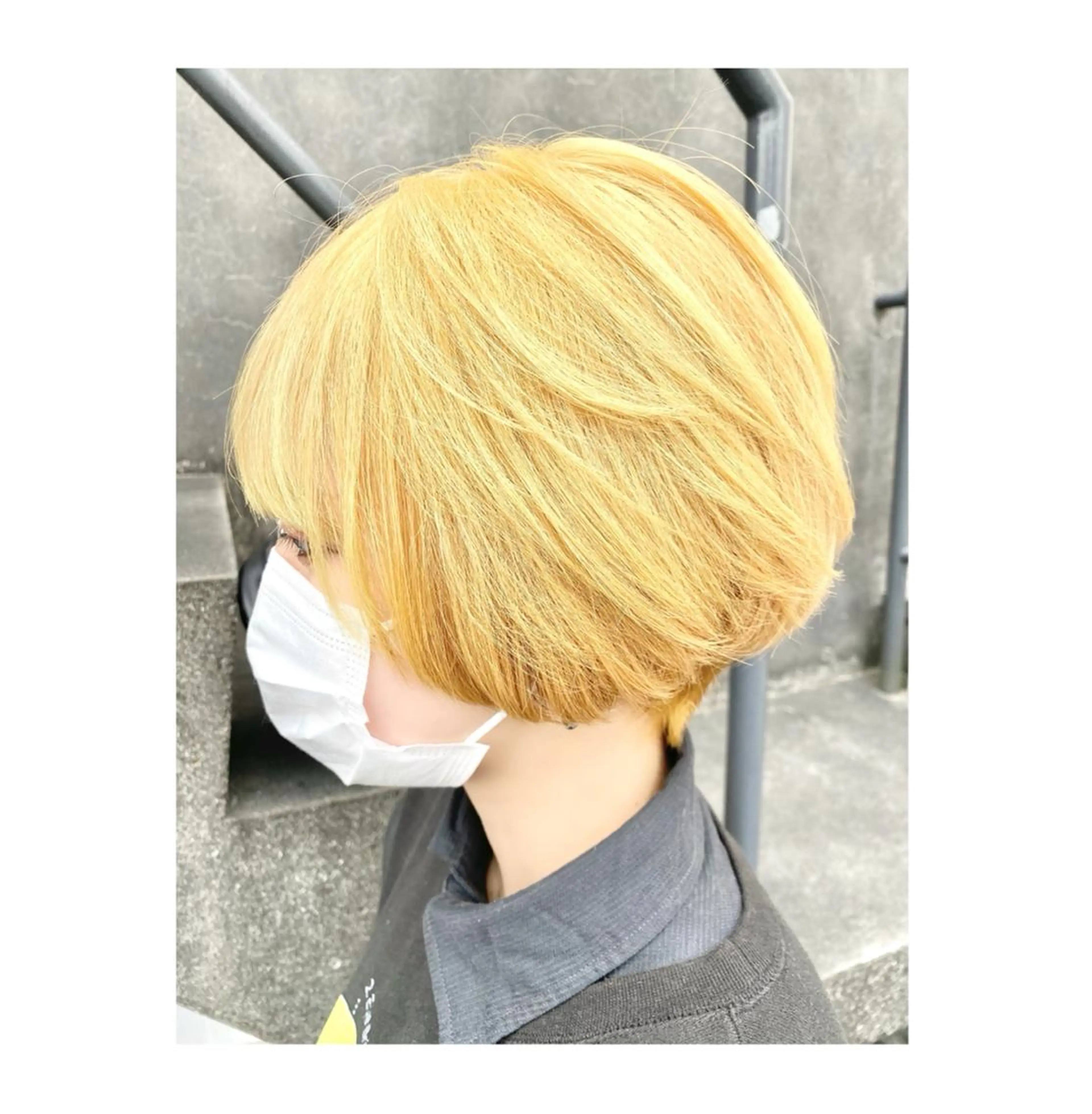 ショート カラー ブリーチ ブロンド イエローカラー ヘアカラー GARU-ガル-所属・TSUNO🦖 派手髪/オタク美容師のヘアスタイル