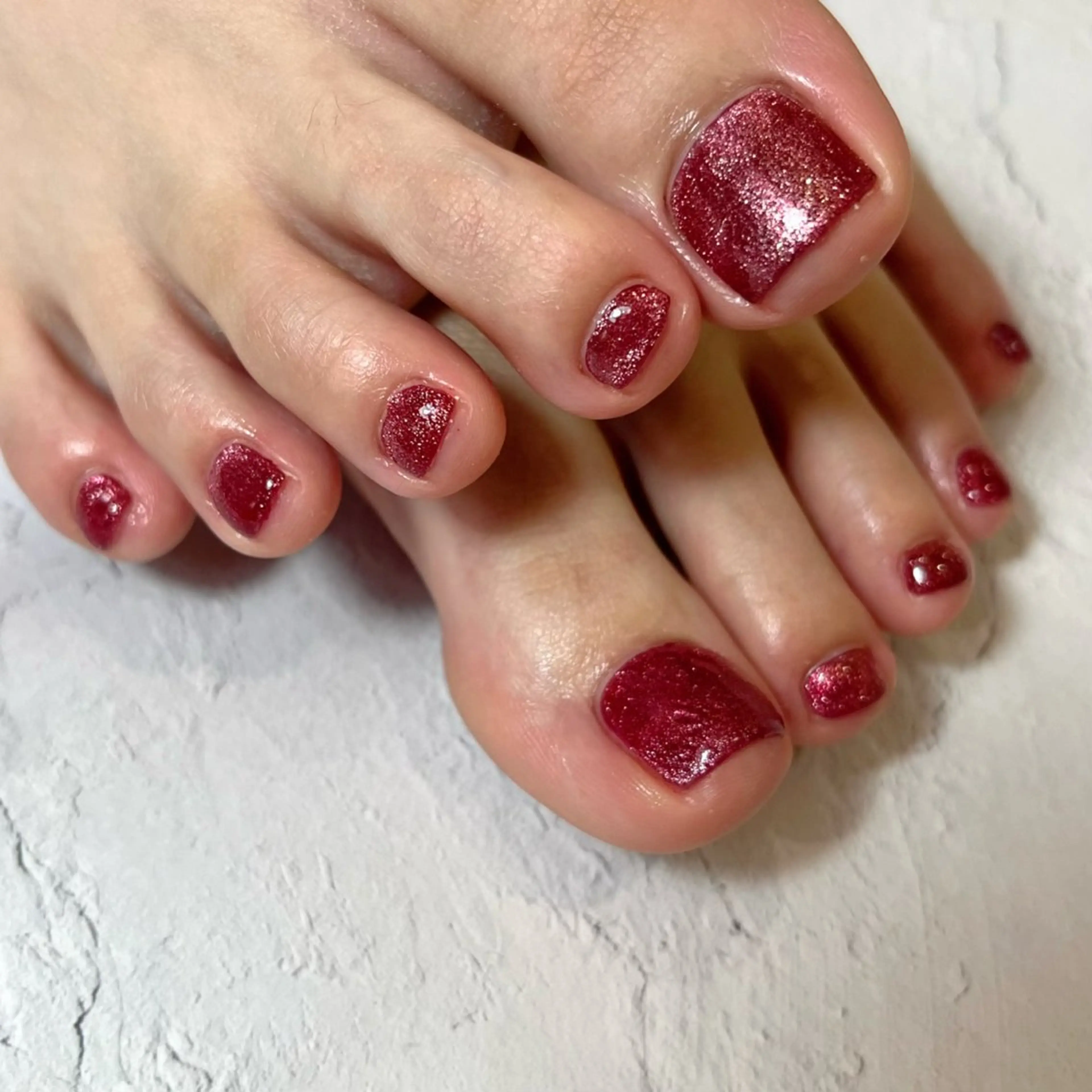 ネイル フットネイル キラキラネイル マグネットネイル 赤色 Li-Fra NAGARASAYAのマツエク・マツパデザイン