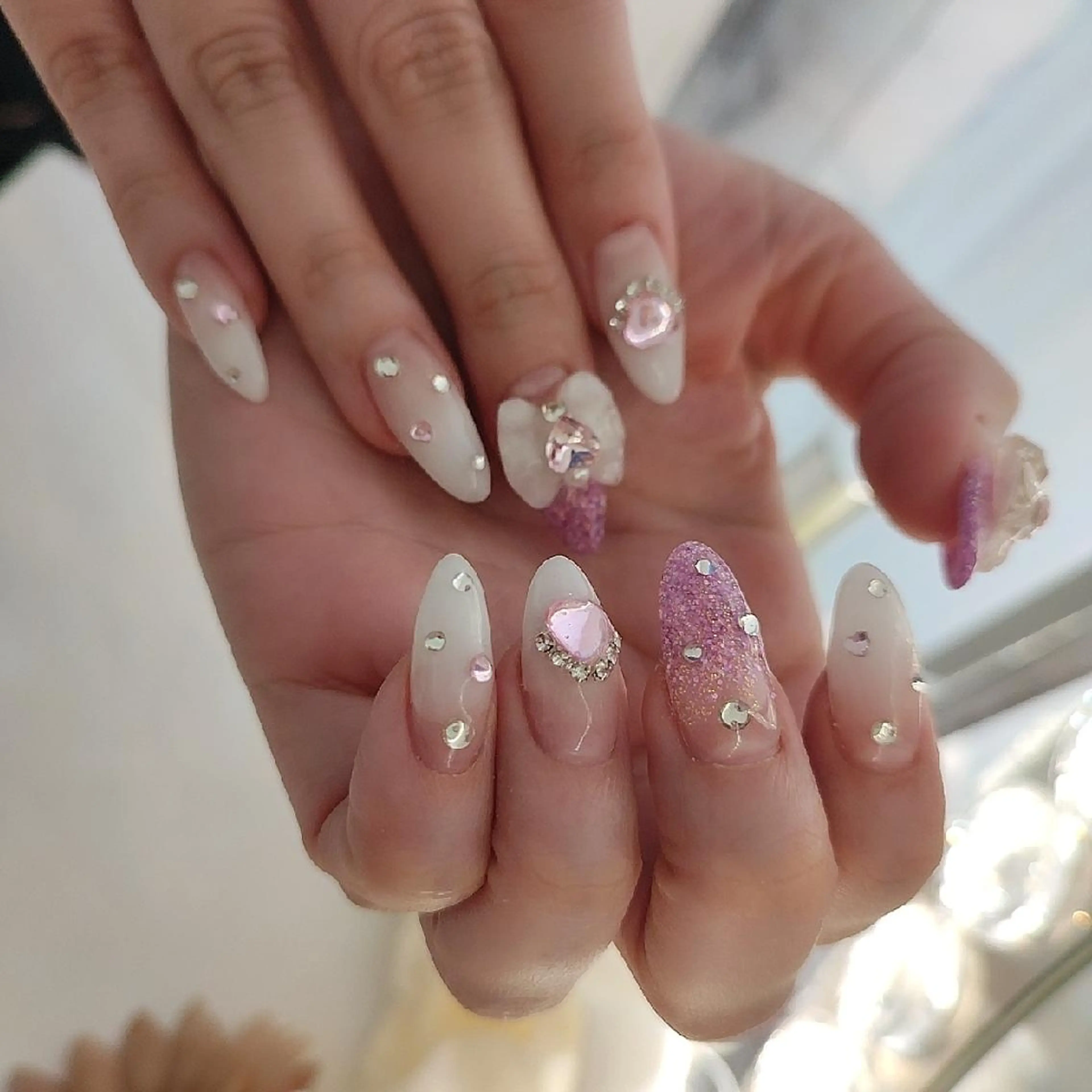 ネイル ハンドネイル RUNWAY 　　の眉毛・アイブロウイメージ