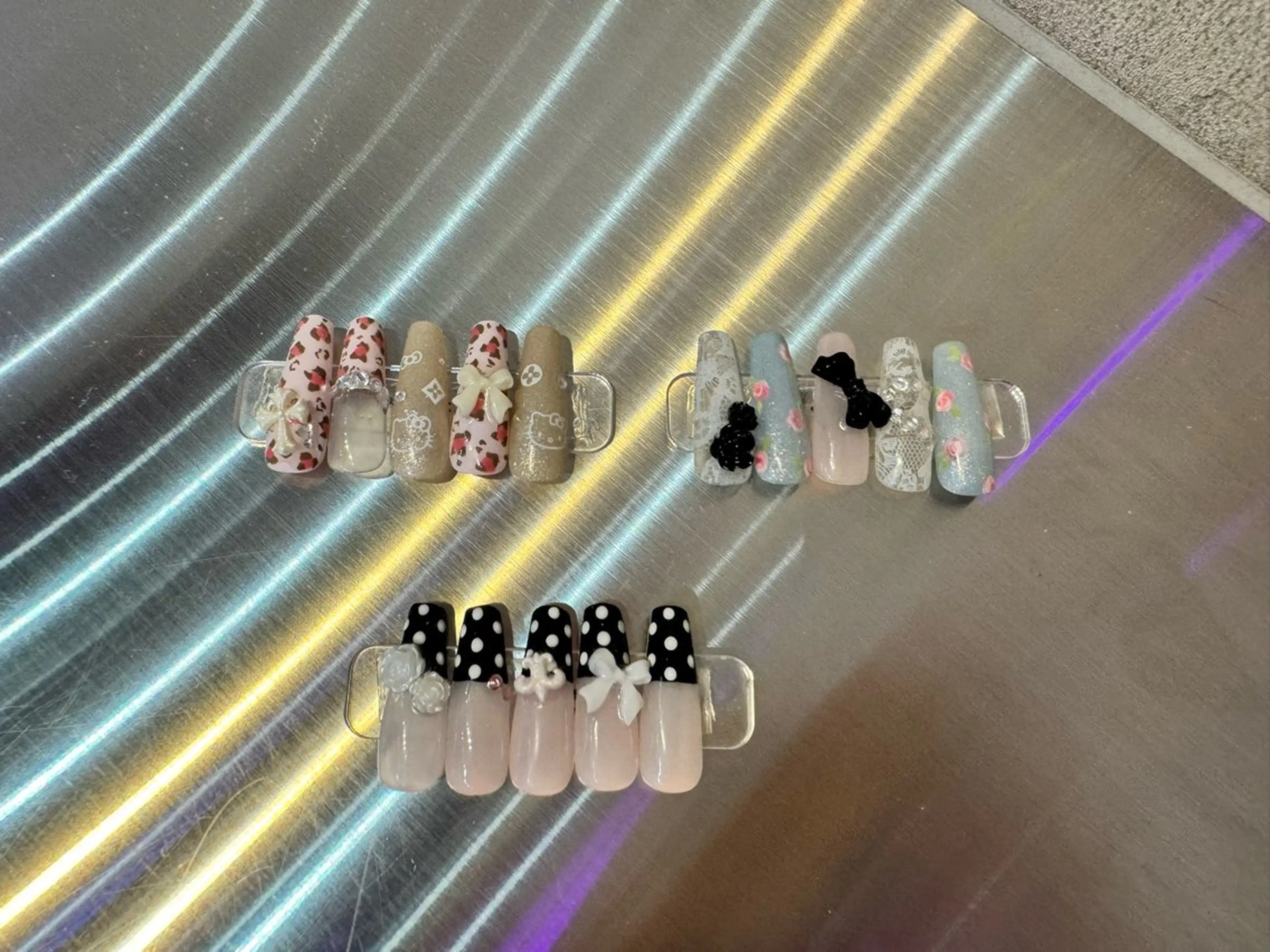 ネイル ワンホンネイル VENUSBELT 杏のネイルデザイン