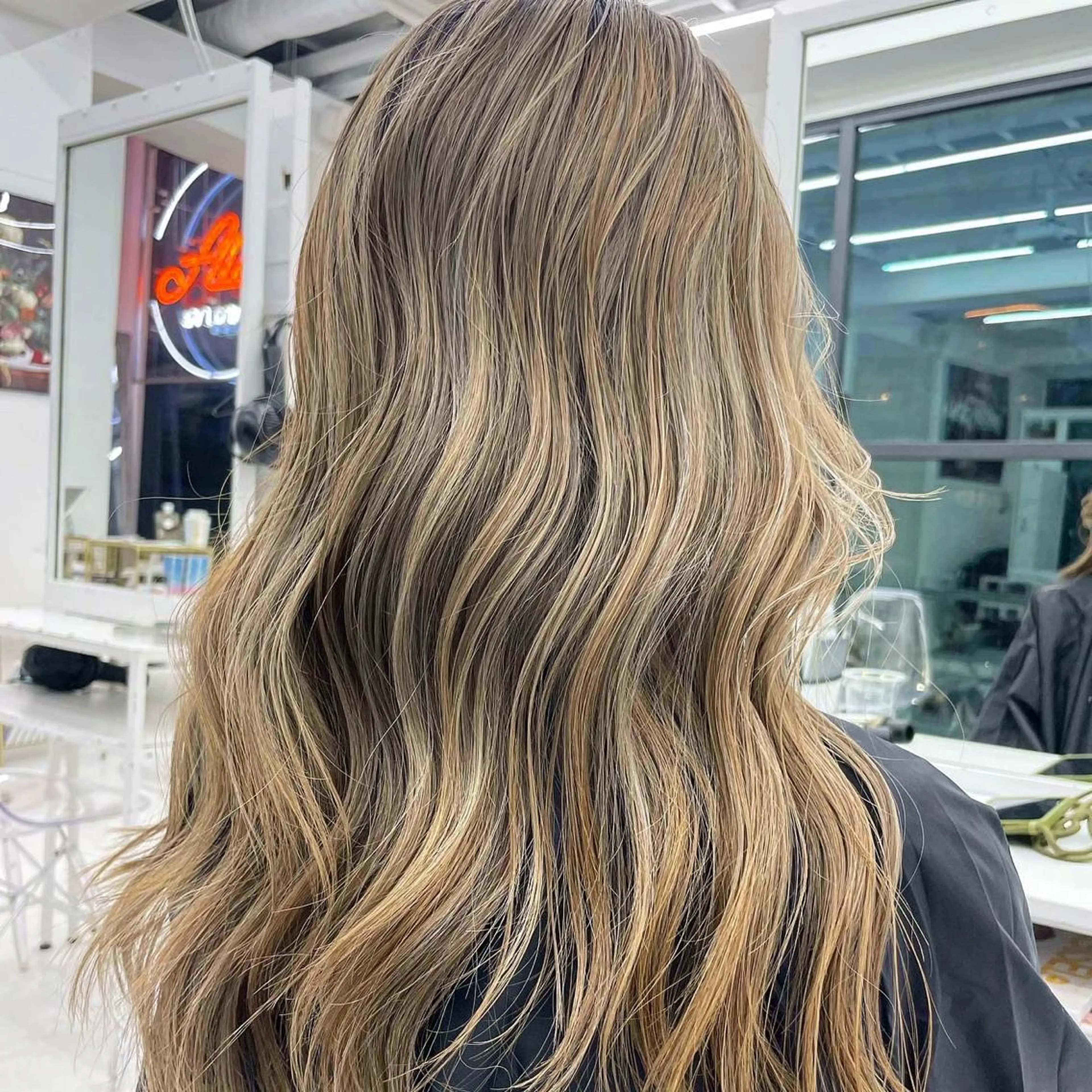 ロング カラー ブリーチ ブロンド ケアブリーチ ハイライトカラー ハイライト レイヤーカット💖 Kaedeのヘアスタイル