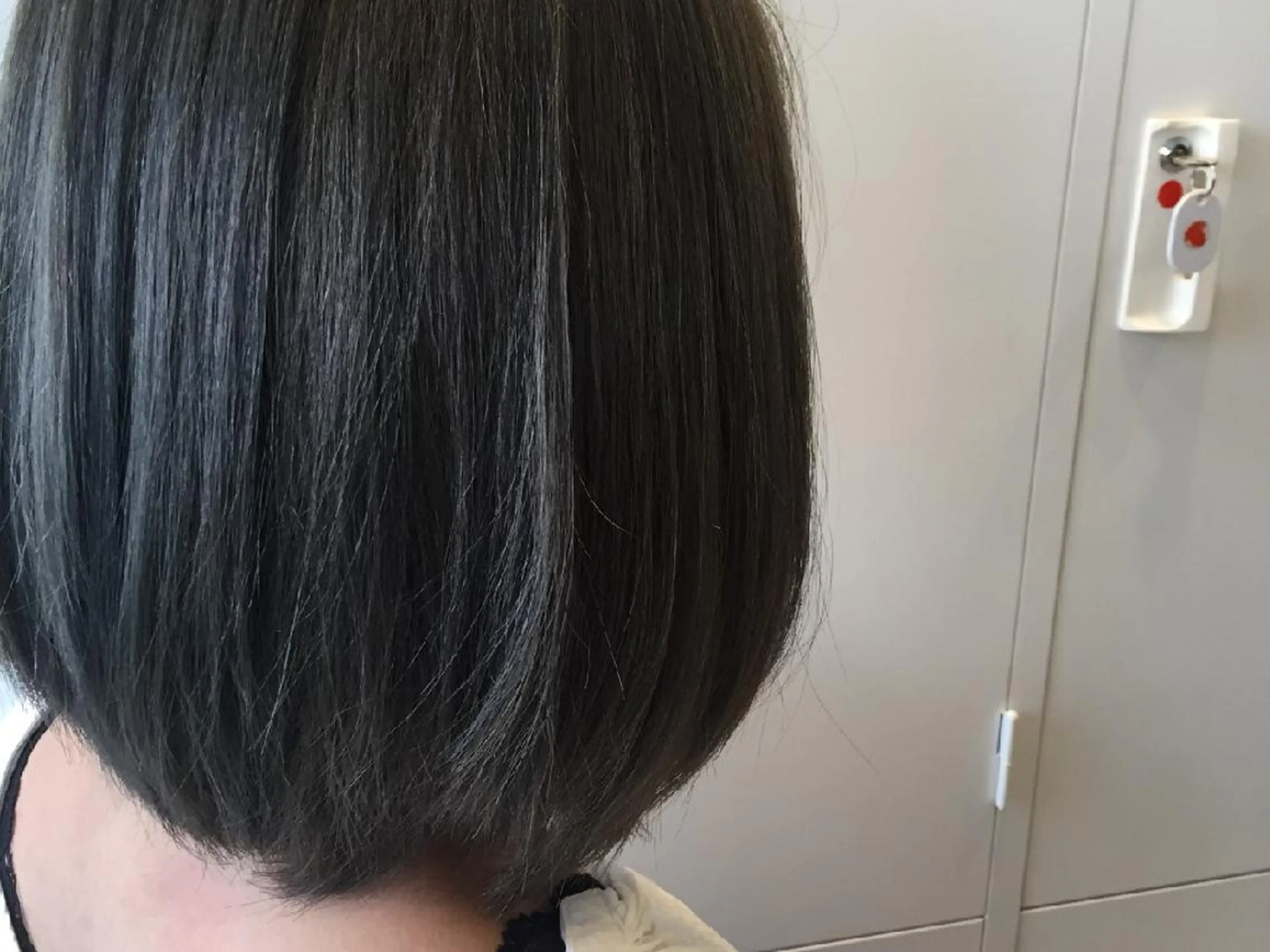 ショート カラー アッシュ ブリーチ 透明感カラー ダークアッシュ ハイトーンカラー Hair's RooMのヘアスタイル